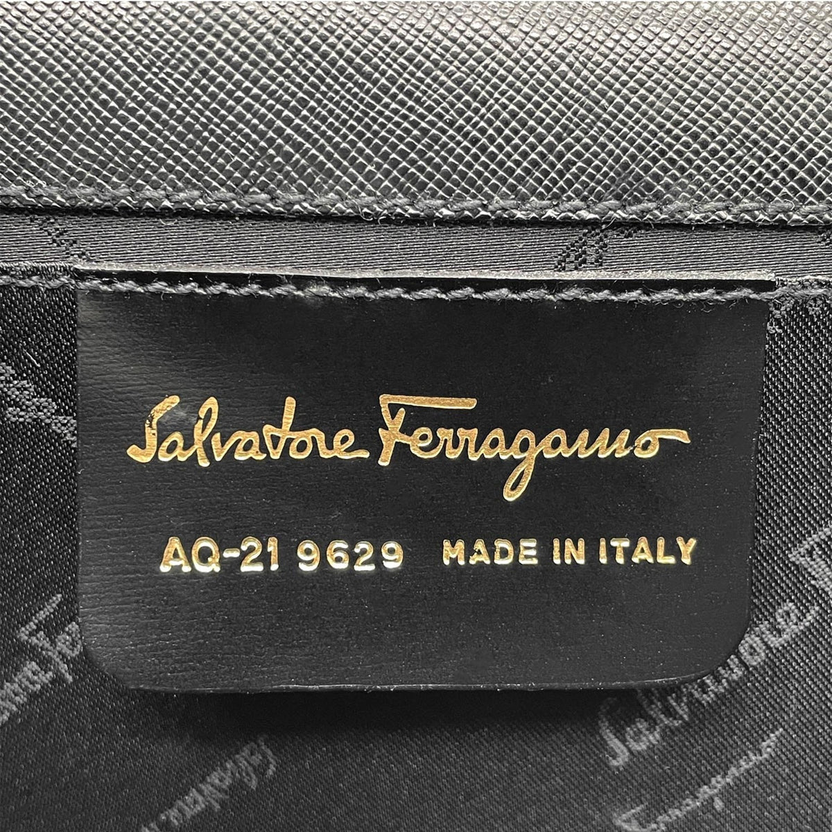 Salvatore Ferragamo Black Brown Leather Shoulder Bag (Pre-Owned)