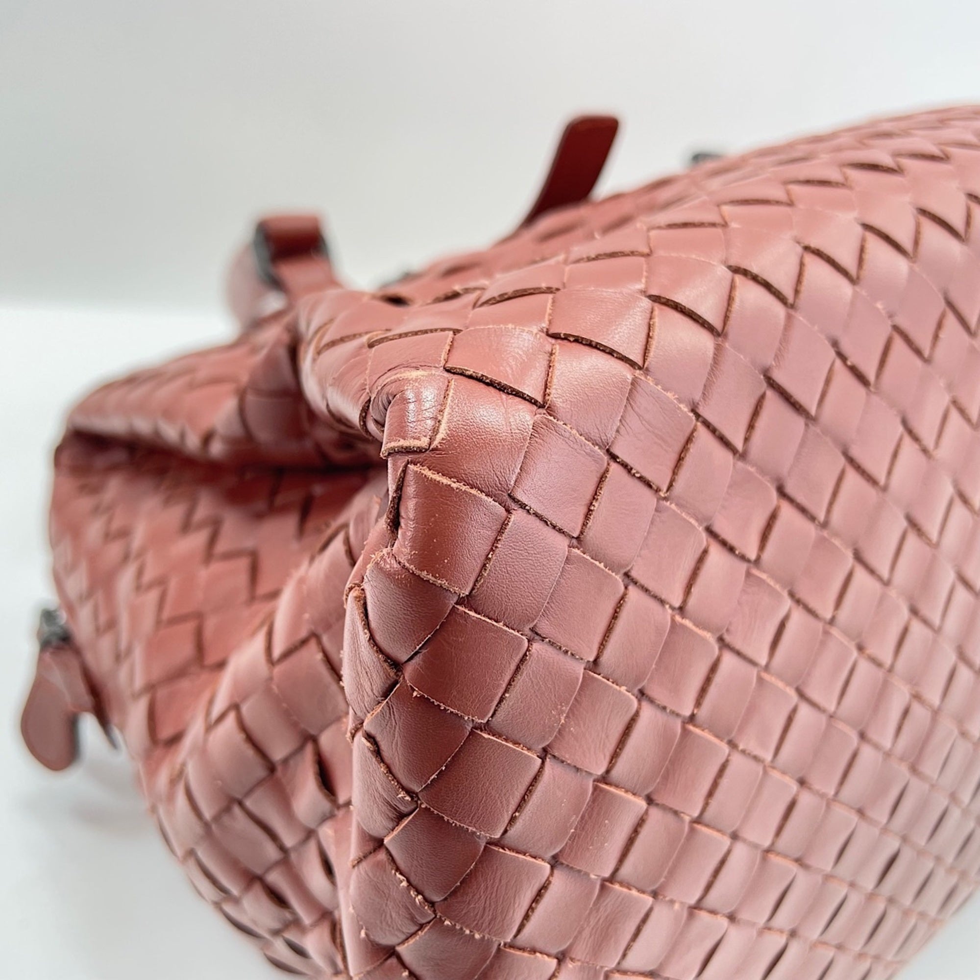 Bottega Veneta Red Color Leather Handbag (Pre-Owned)