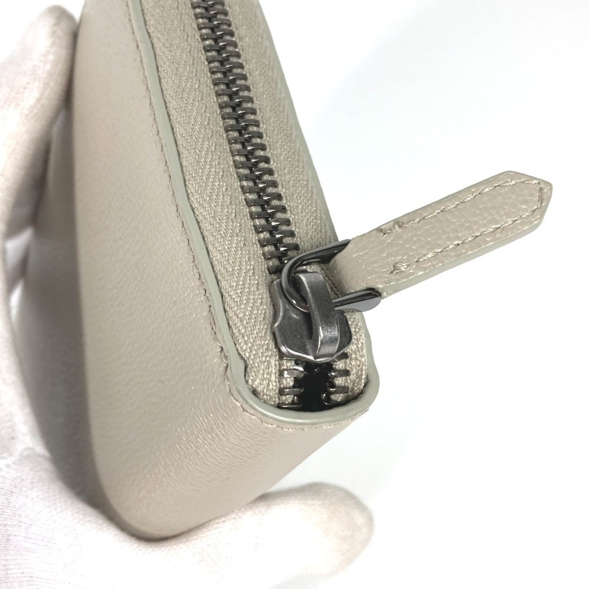 Bvlgari Ivory Leather Long Wallet (Bi-Fold) (Pre-Owned)