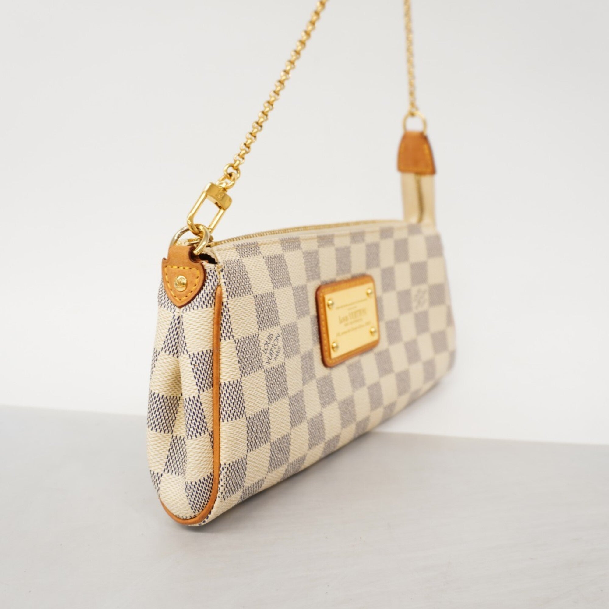 Louis Vuitton White Handbag (Pre-Owned)