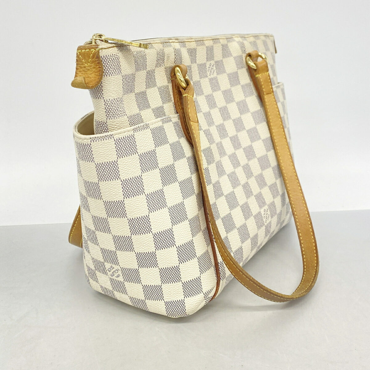 Louis Vuitton White Tote Bag (Pre-Owned)