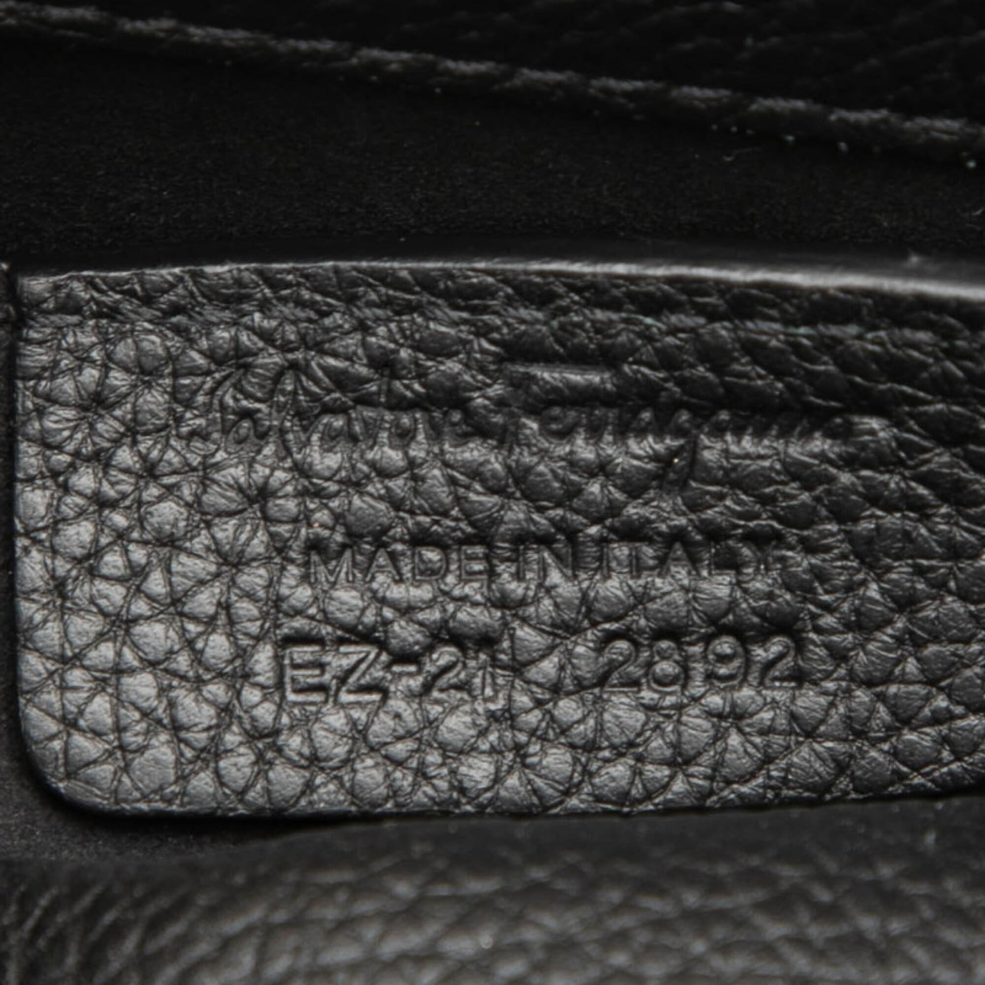 Salvatore Ferragamo Black Leather Shoulder Bag (Pre-Owned)