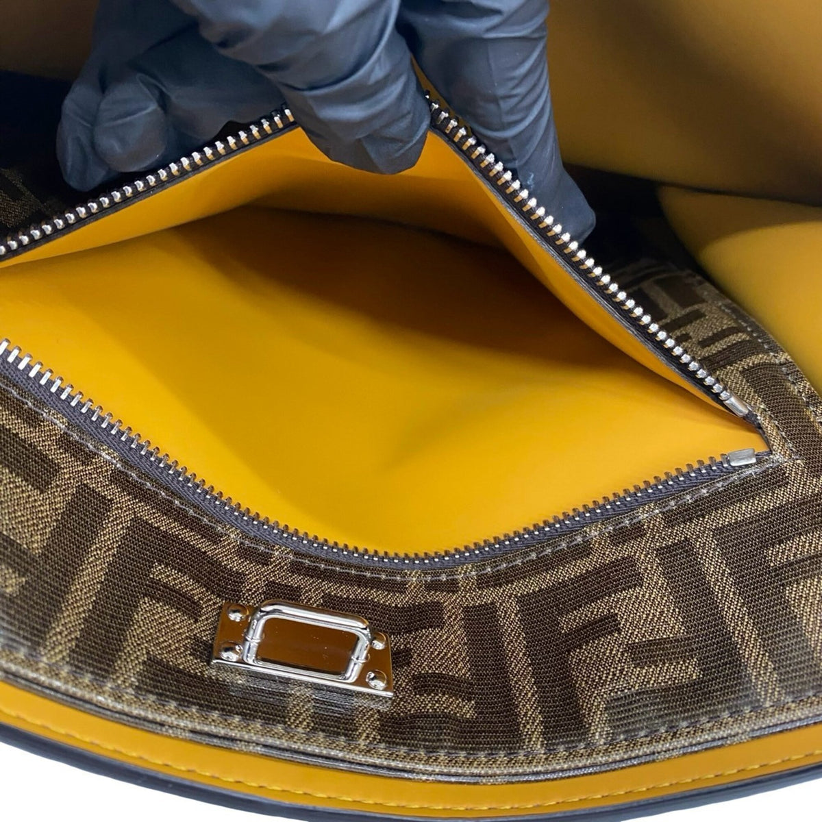 Fendi Brown Leather Handbag Shoulder Bag (Pre-Owned)