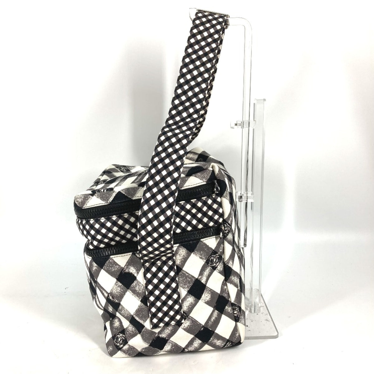 Chanel White Cloth Shoulder Bag (Pre-Owned)