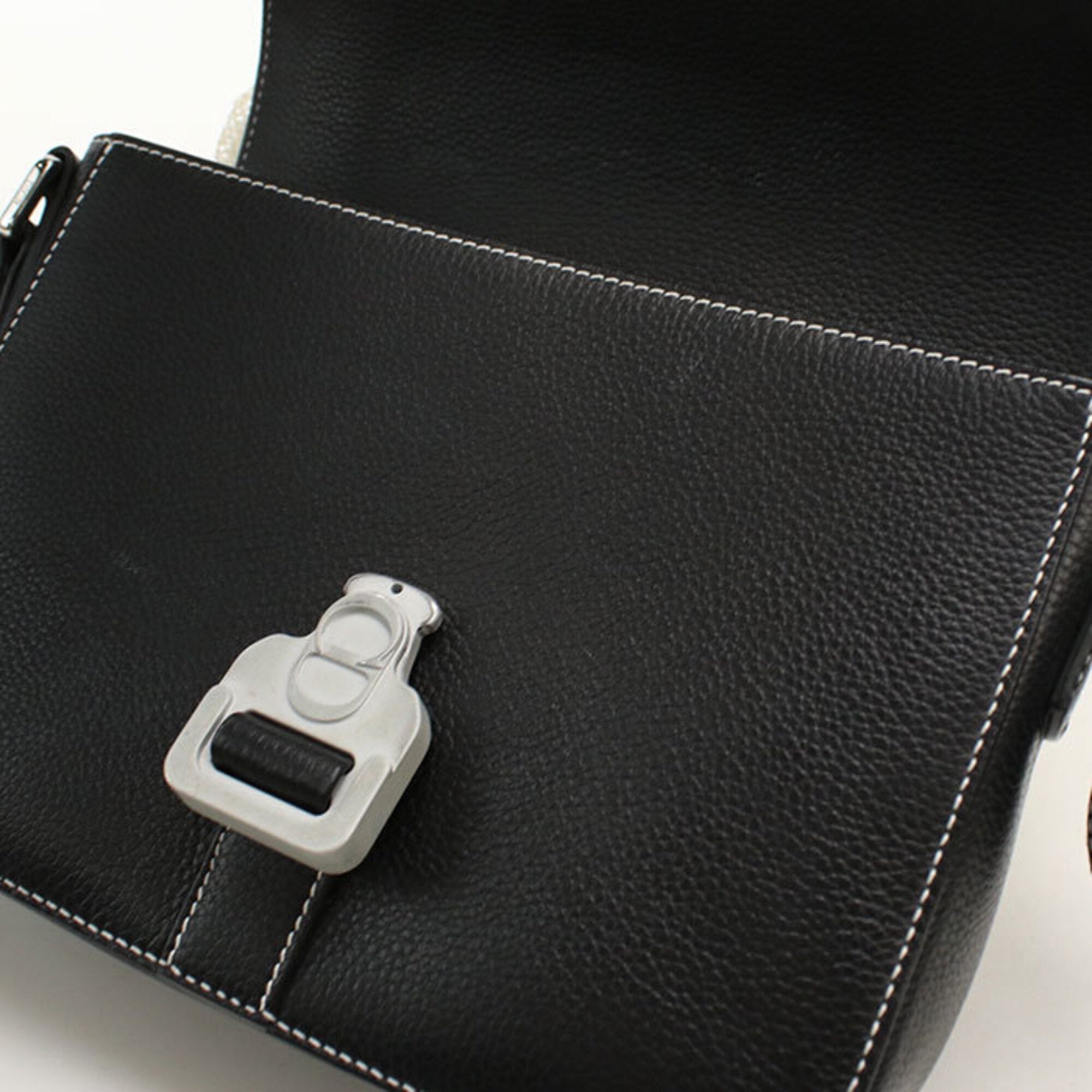 Christian Dior Black Leather Shoulder Bag (Pre-Owned)