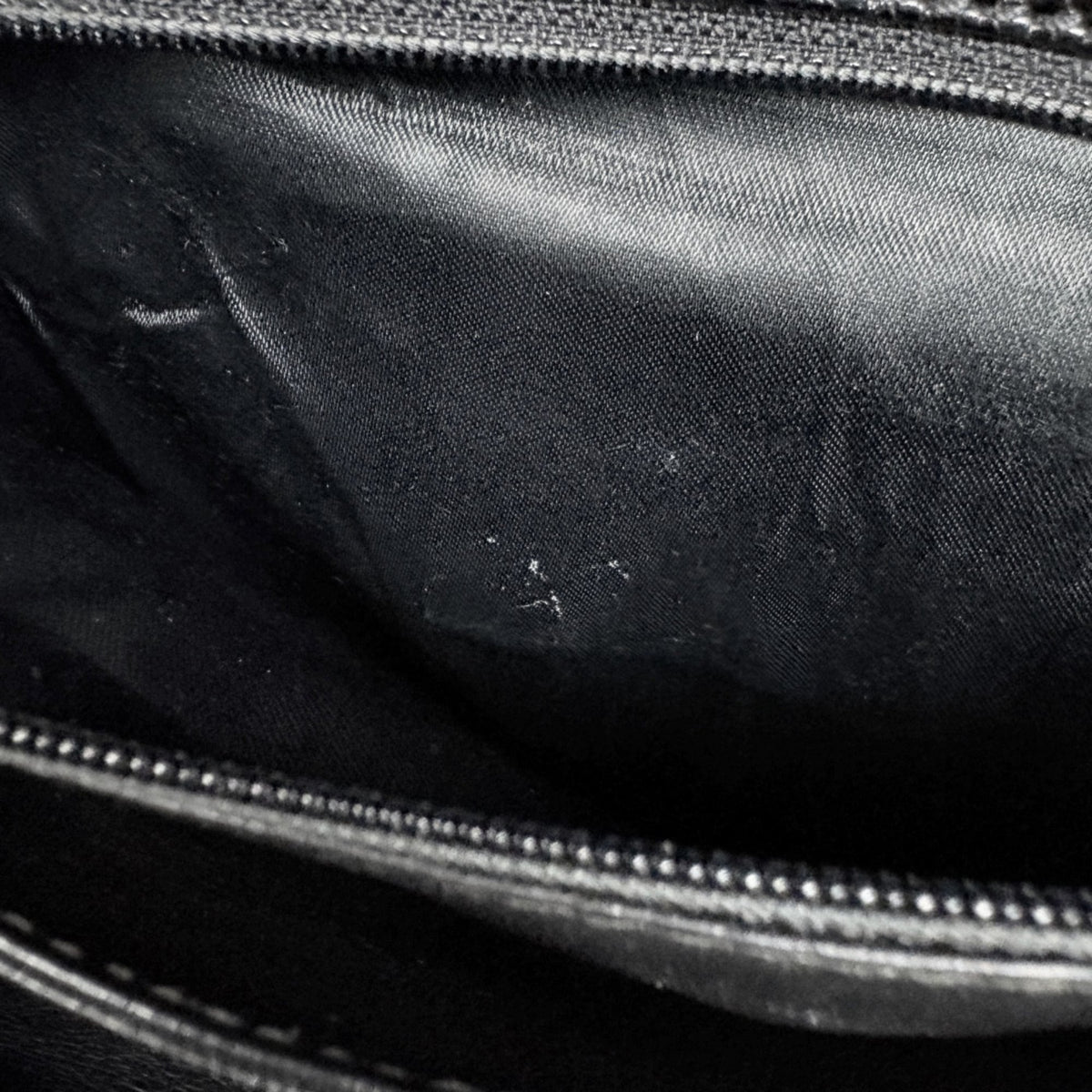 Chanel Matelasse Black Grained Calfskin Handbag (Pre-Owned)