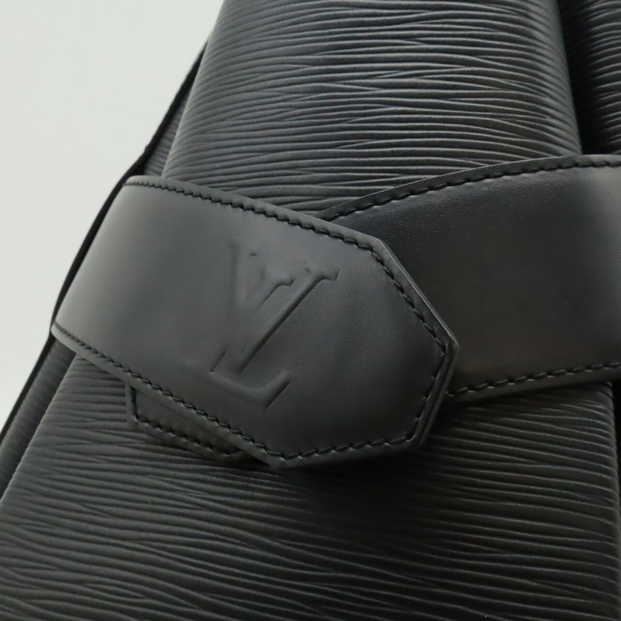 Louis Vuitton Epi Black Noir Epi Leather Shoulder Bag (Pre-Owned)