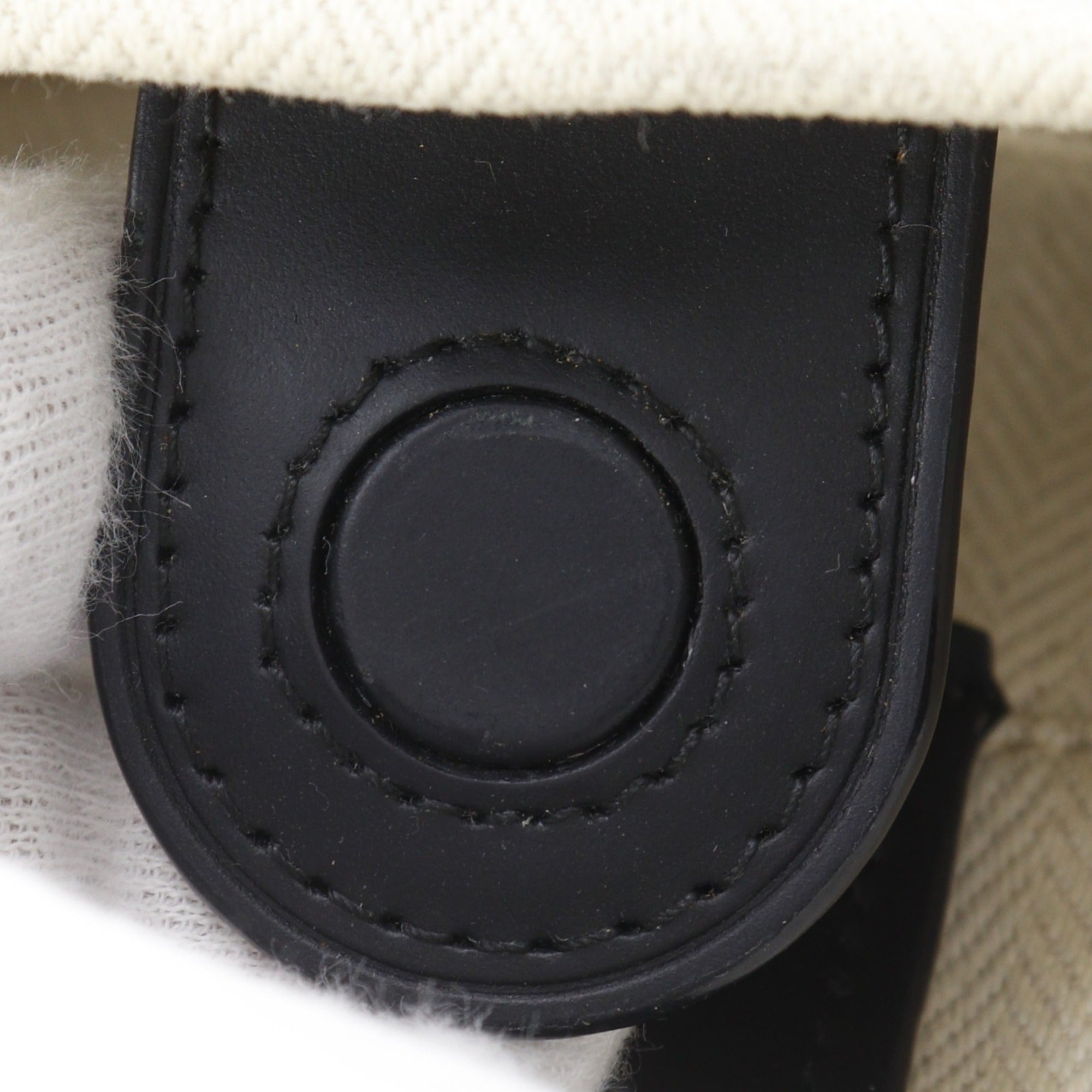 Loewe Black Leather Shoulder Bag (Pre-Owned)