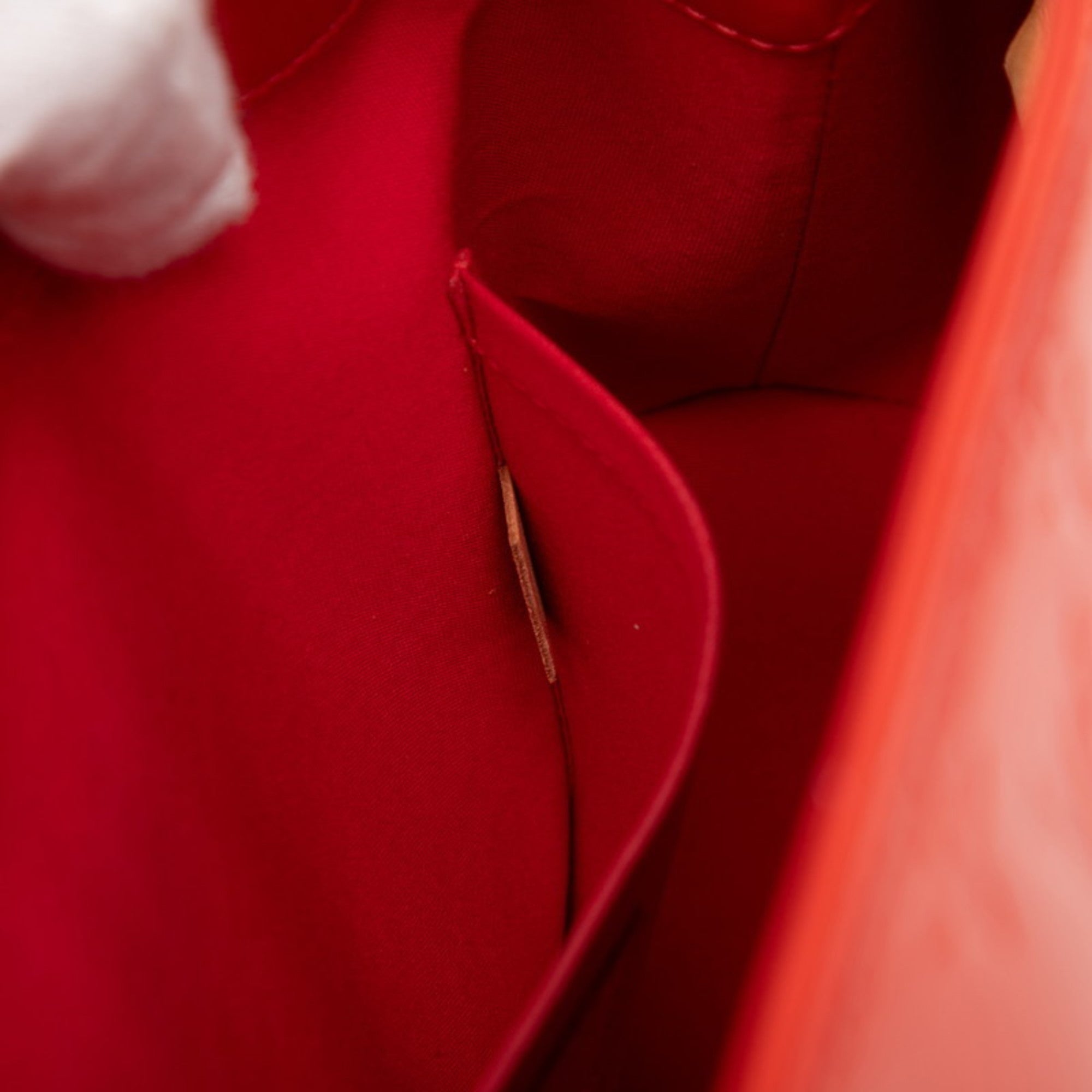 Louis Vuitton Red Color Rouge Patent Leather Shoulder Bag (Pre-Owned)