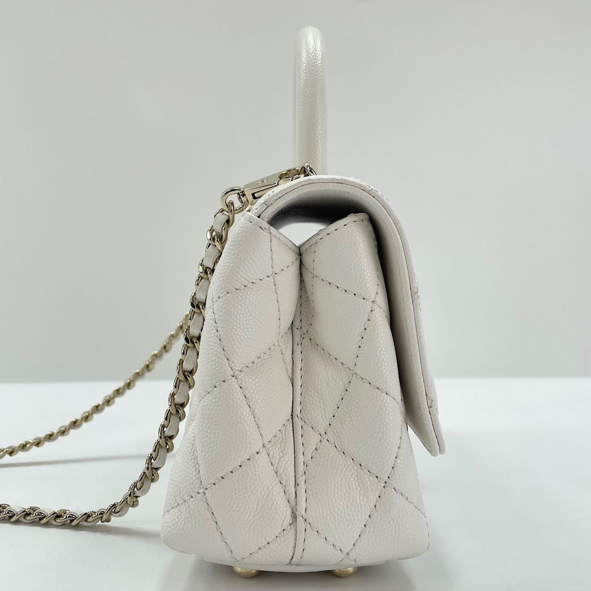 Chanel White Handbag (Pre-Owned)