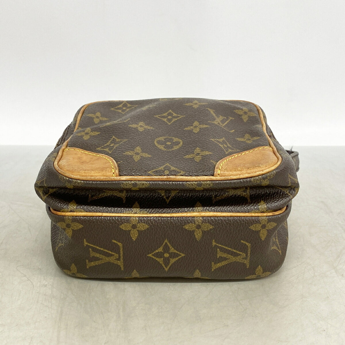 Louis Vuitton Brown Shoulder Bag (Pre-Owned)
