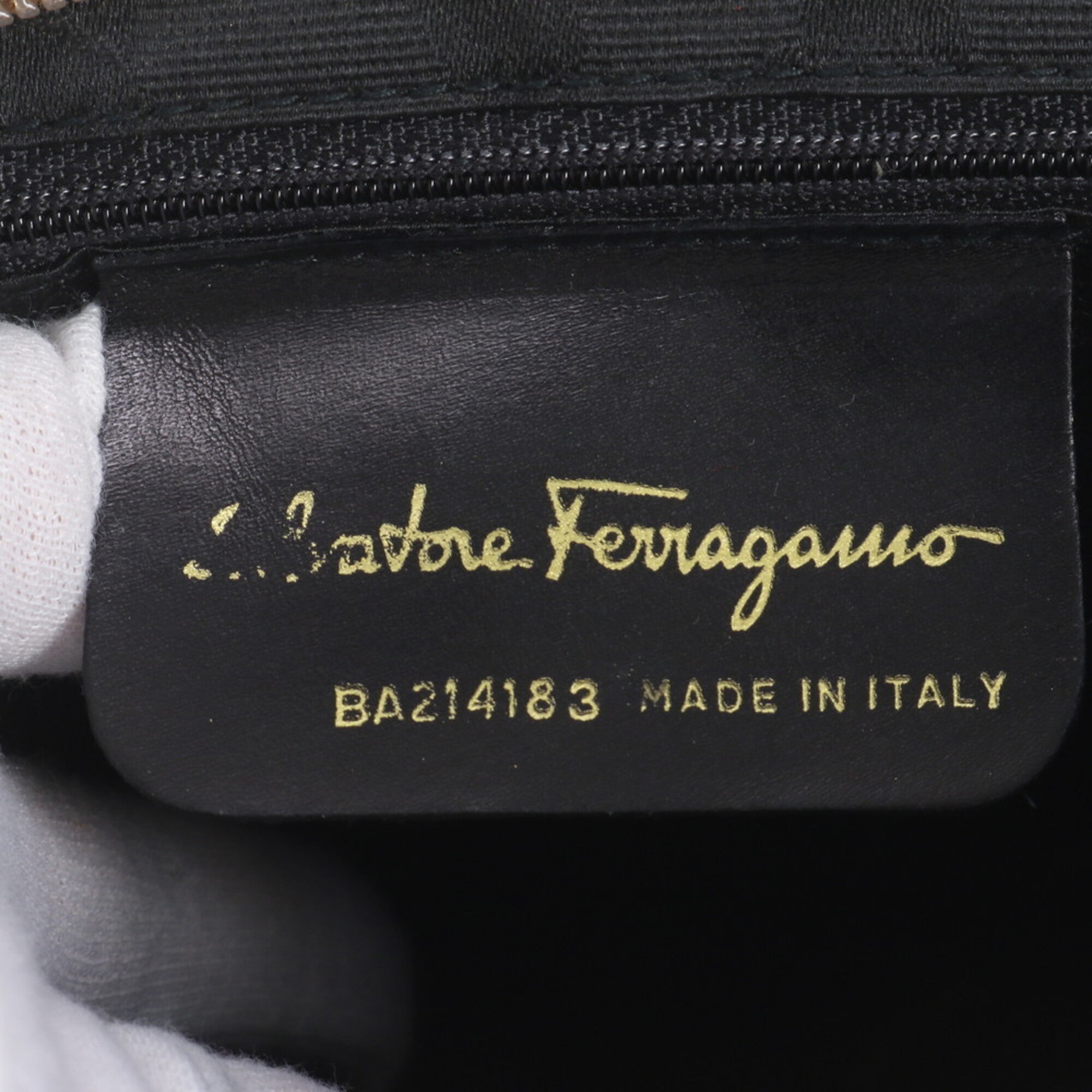 Salvatore Ferragamo Vara Beige Leather Shoulder Bag (Pre-Owned)