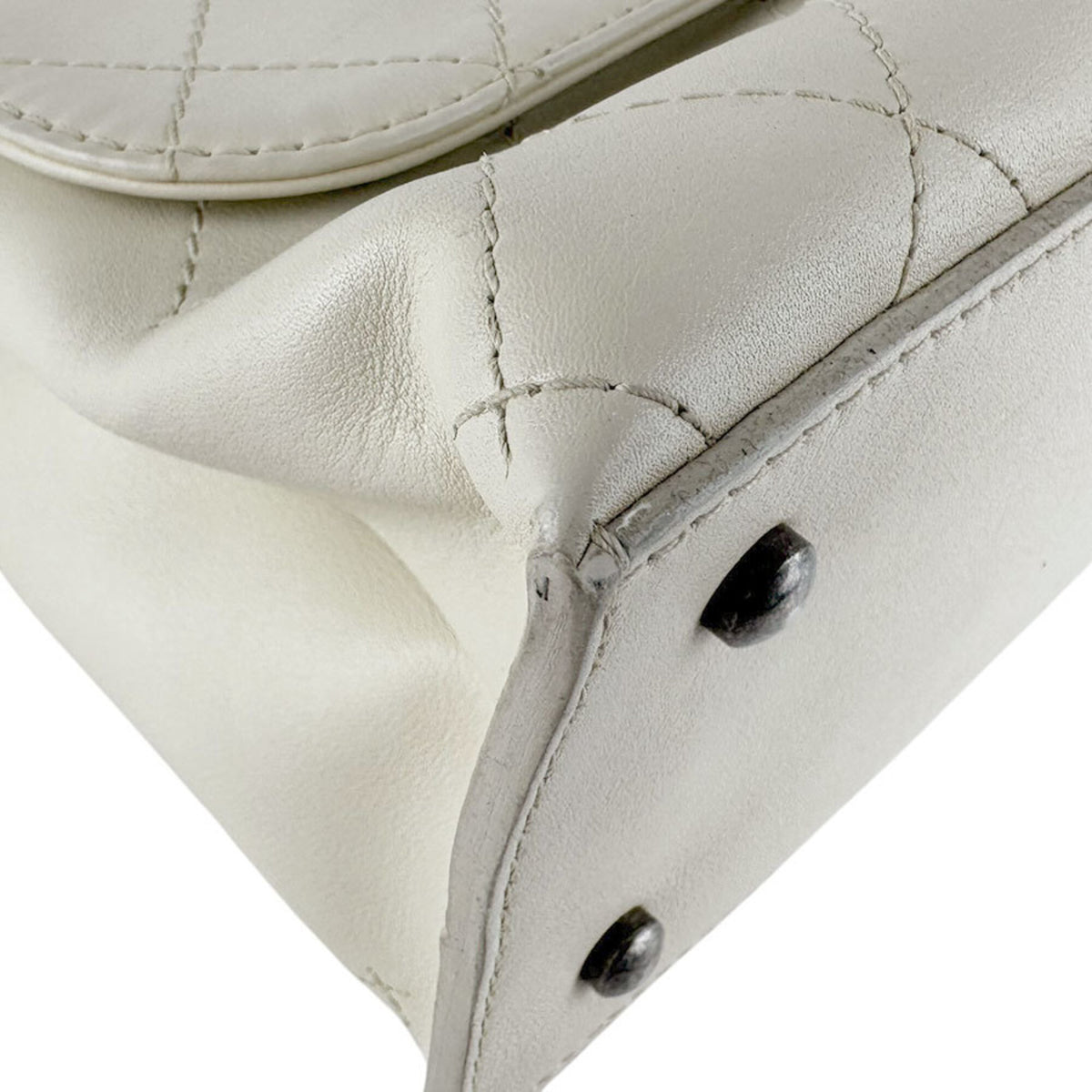 Chanel Ivory Leather Handbag Shoulder Bag (Pre-Owned)