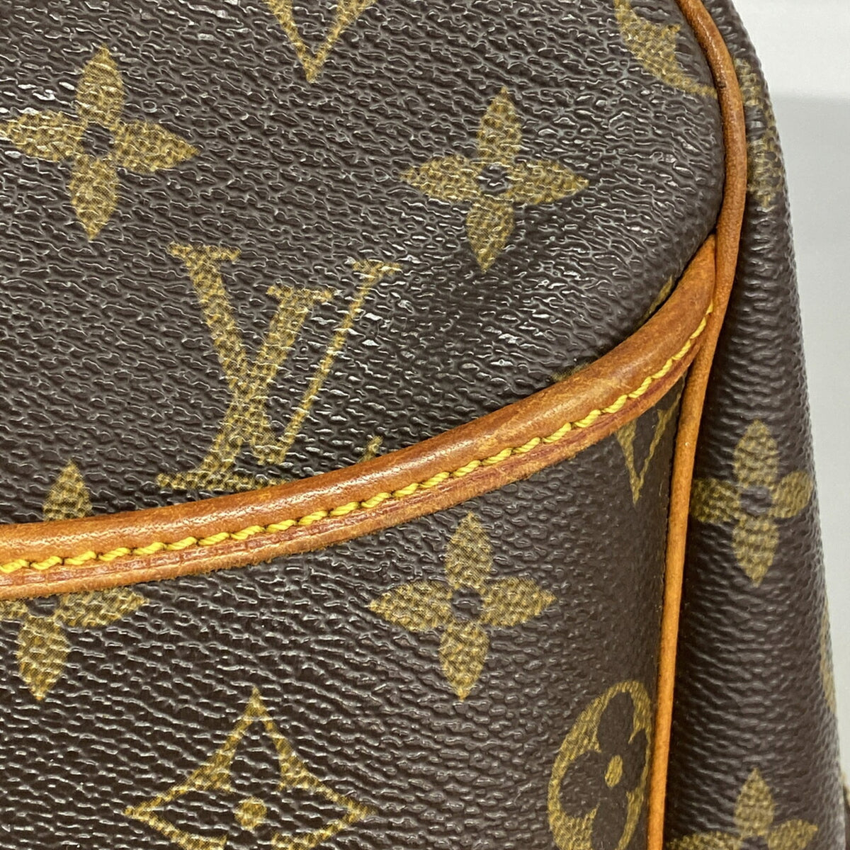 Louis Vuitton Brown Handbag (Pre-Owned)