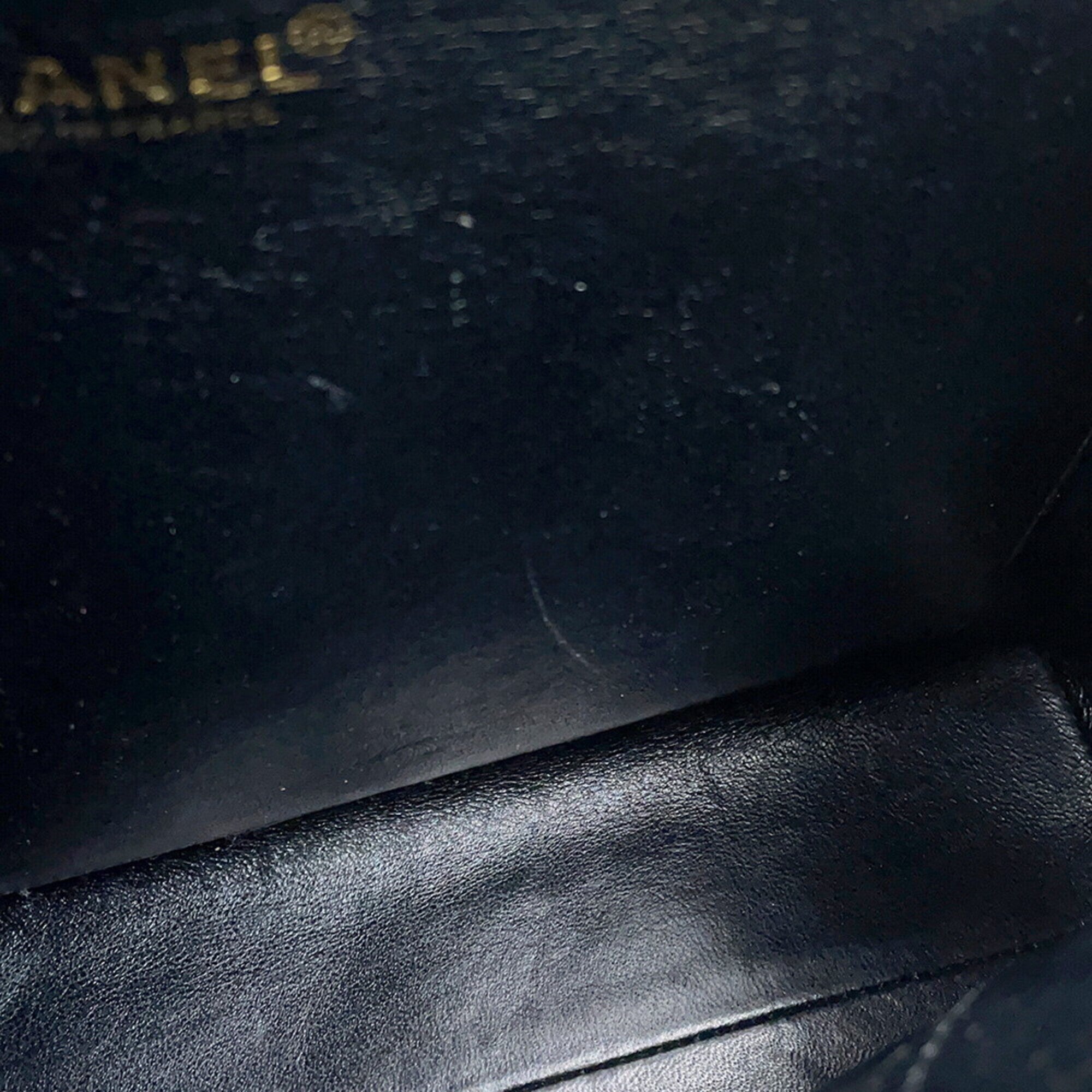 Chanel Black Grained Calfskin Handbag (Pre-Owned)