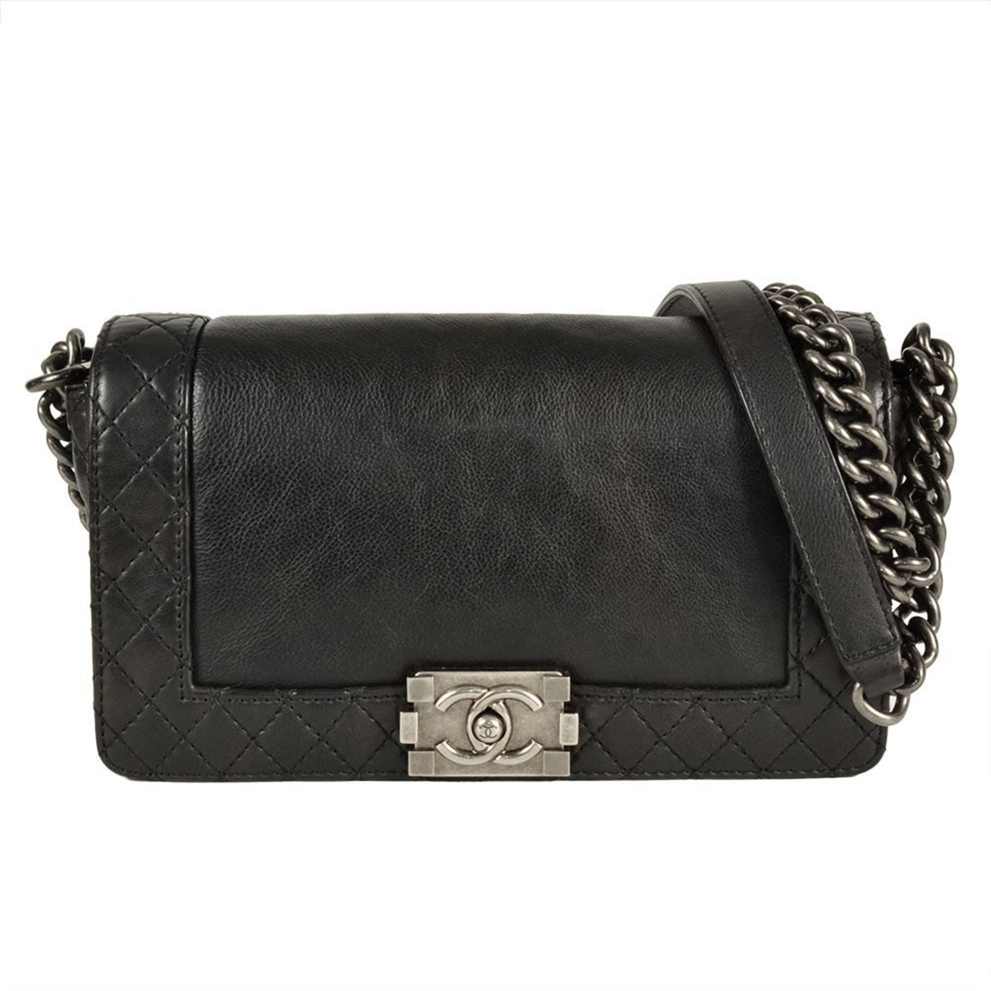 Chanel Black Leather Shoulder Bag (Pre-Owned)