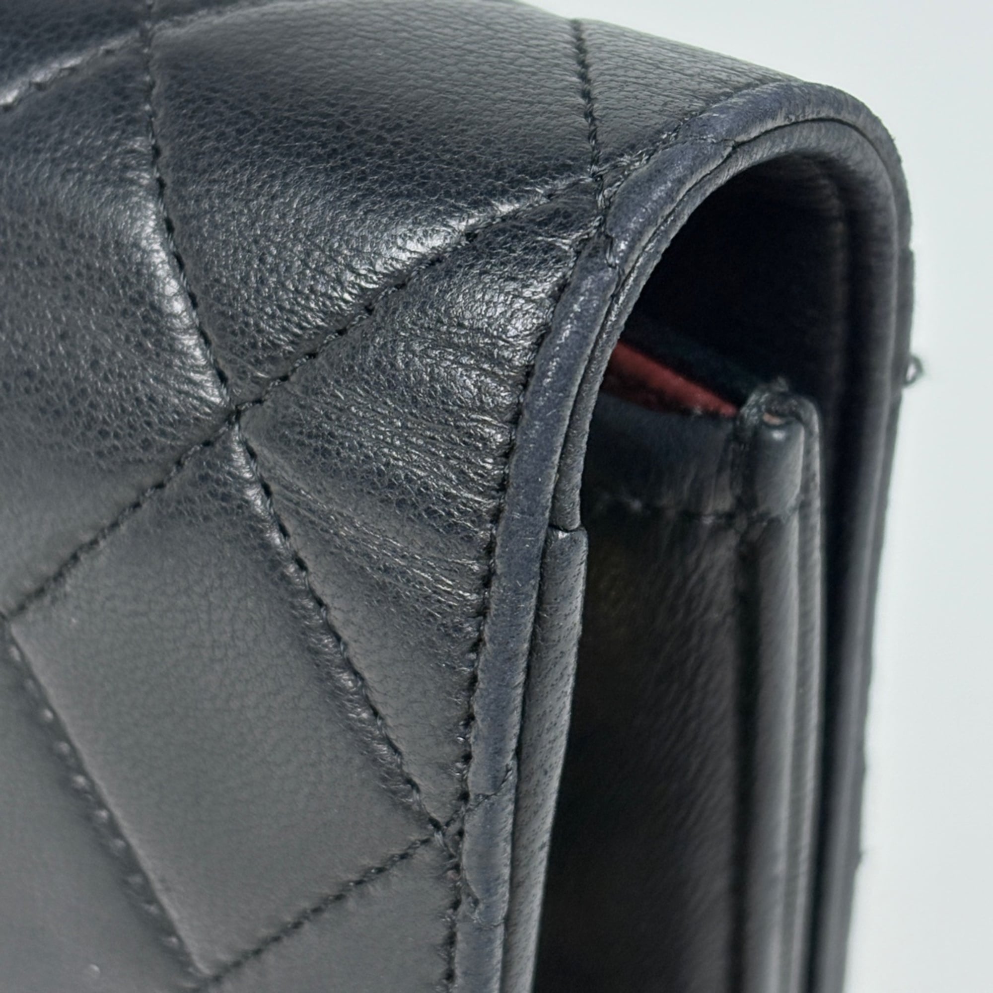 Chanel Black Leather Shoulder Bag (Pre-Owned)