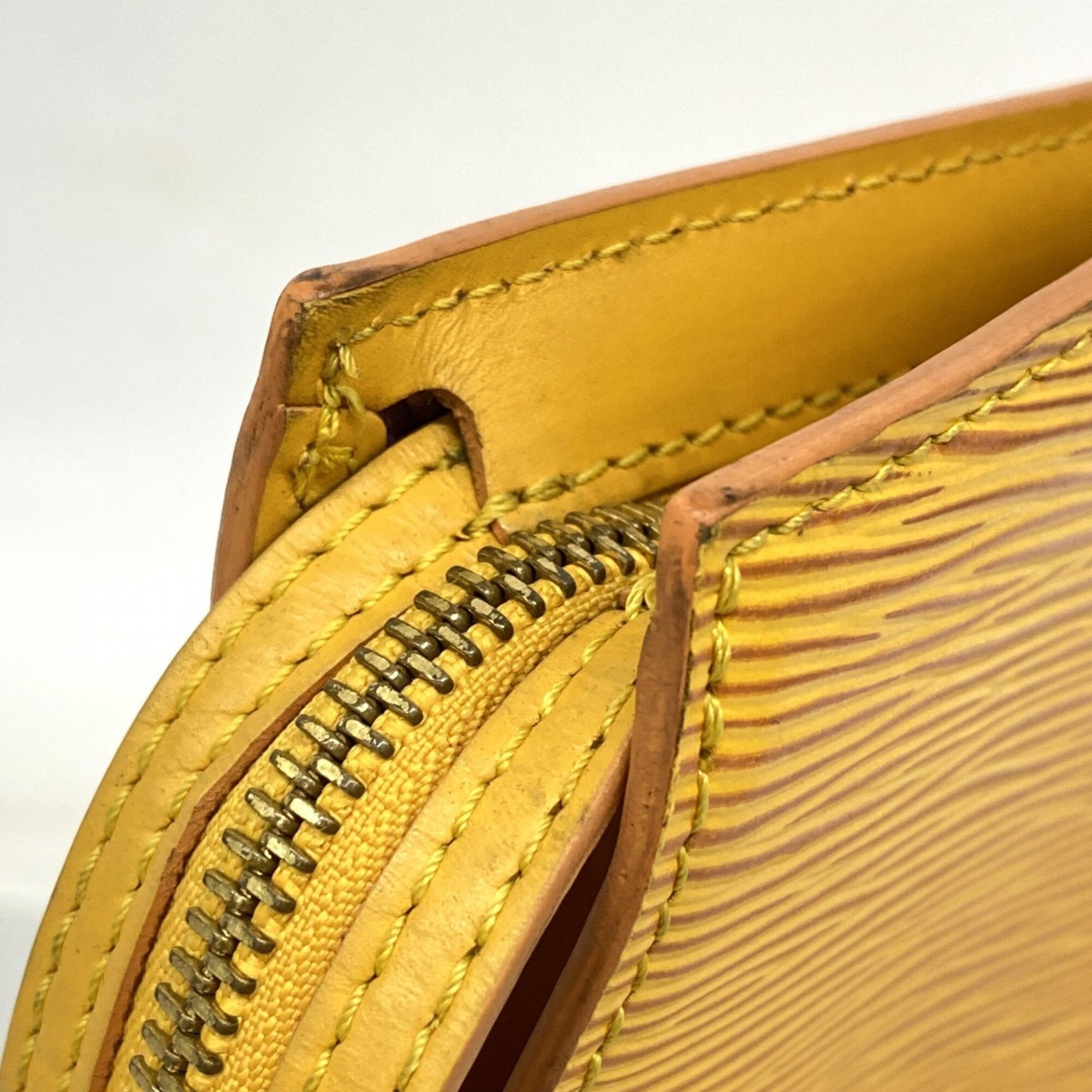 Louis Vuitton Jaune Handbag (Pre-Owned)