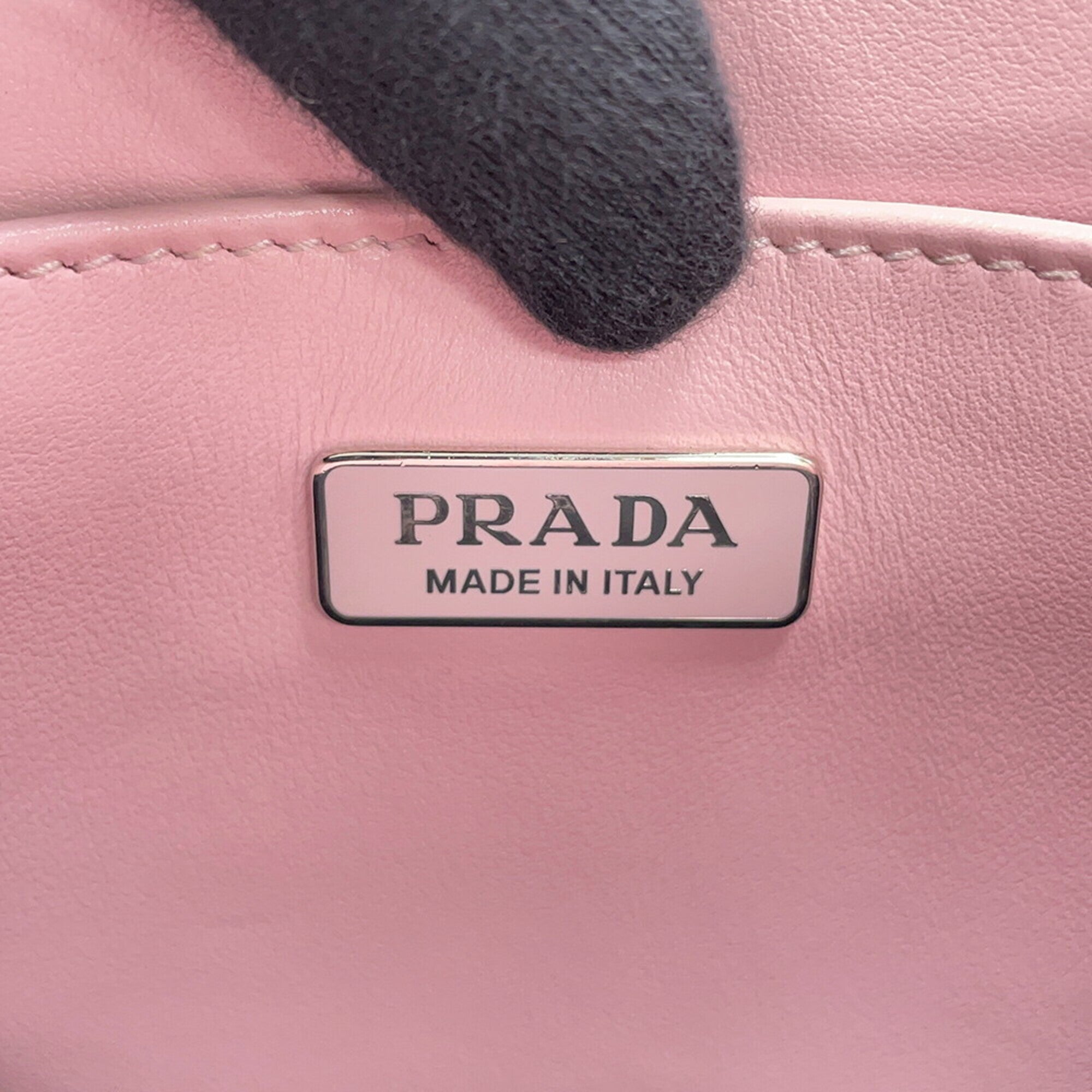 Prada Pink Leather Handbag (Pre-Owned)