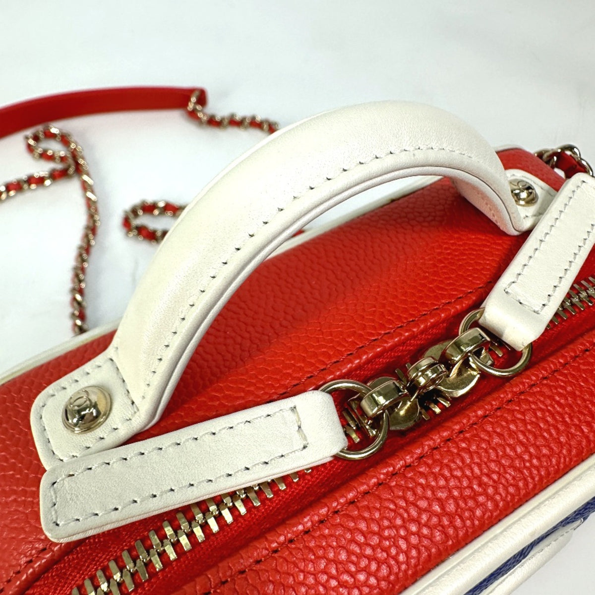 Chanel Red Leather Shoulder Bag (Pre-Owned)