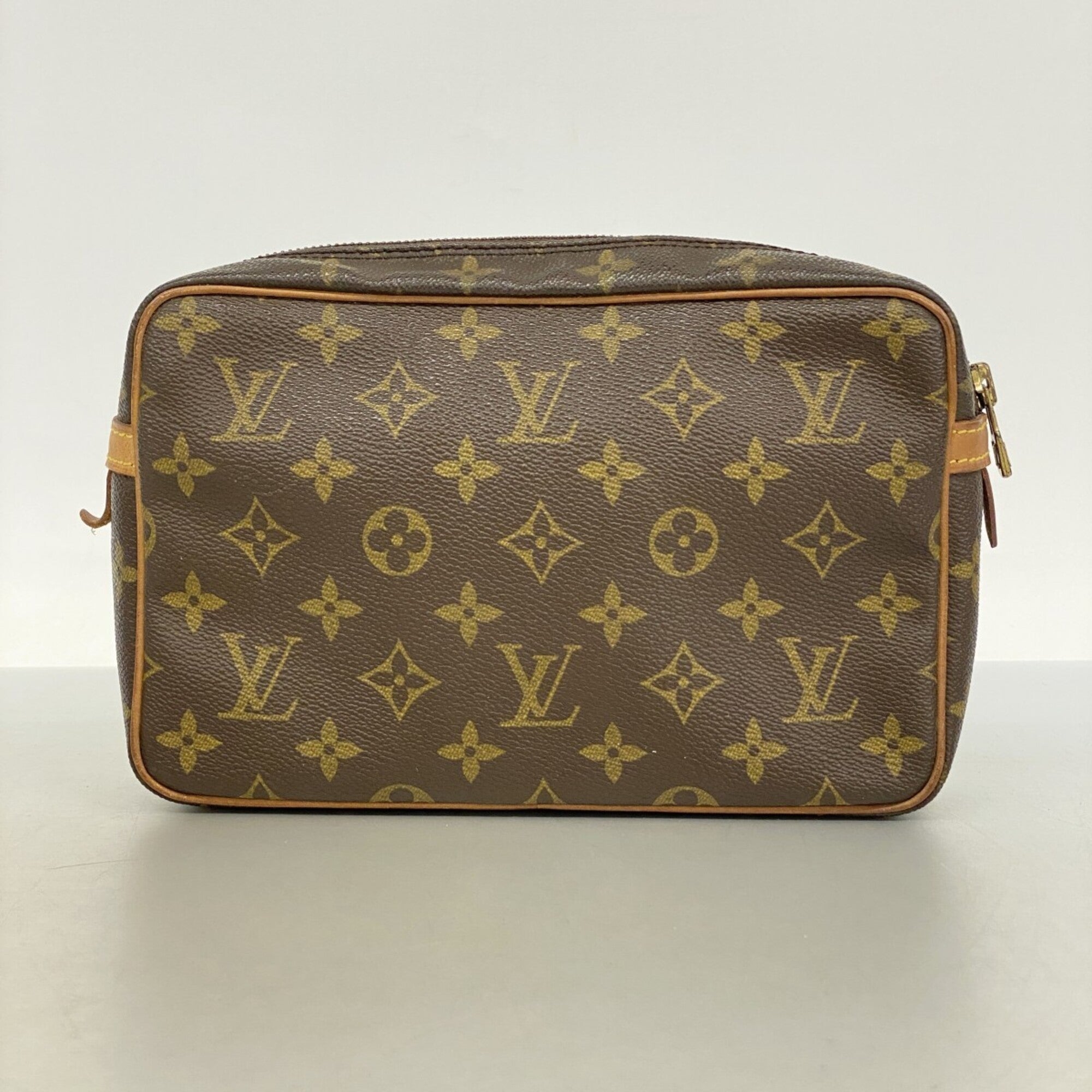 Louis Vuitton Brown Clutch Bag (Pre-Owned)