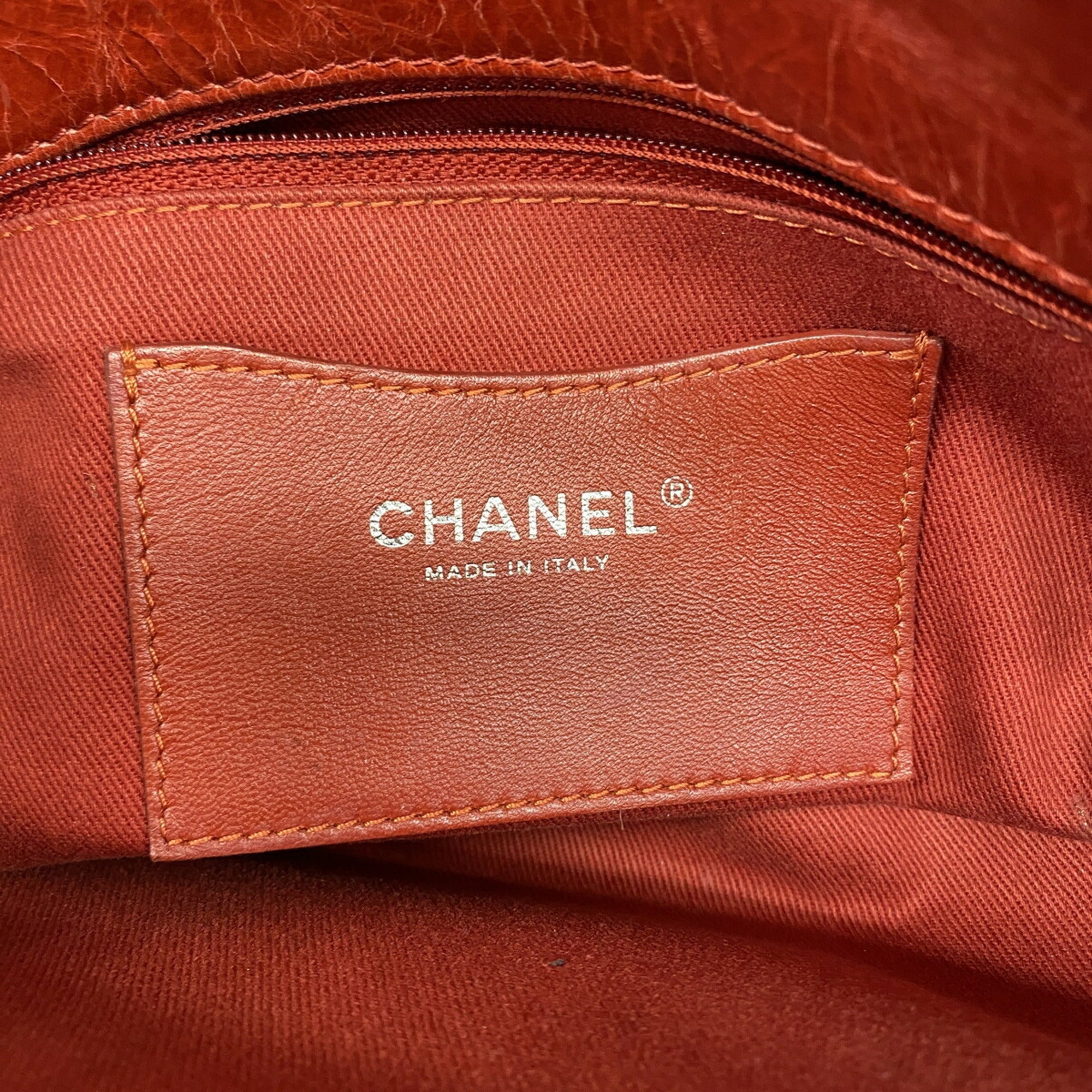 Chanel Red Color Leather Shoulder Bag (Pre-Owned)