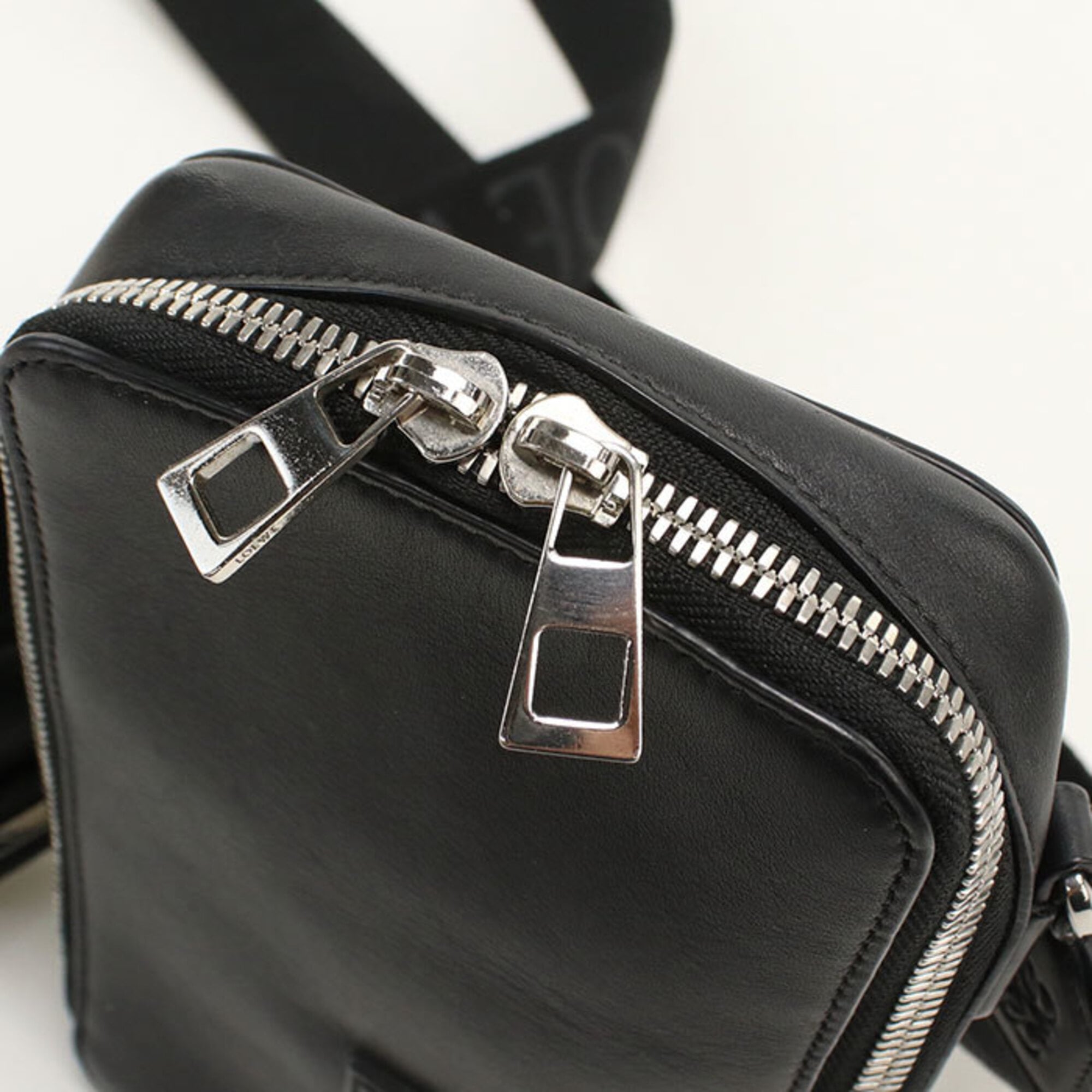 Loewe Black Shoulder Bag (Pre-Owned)
