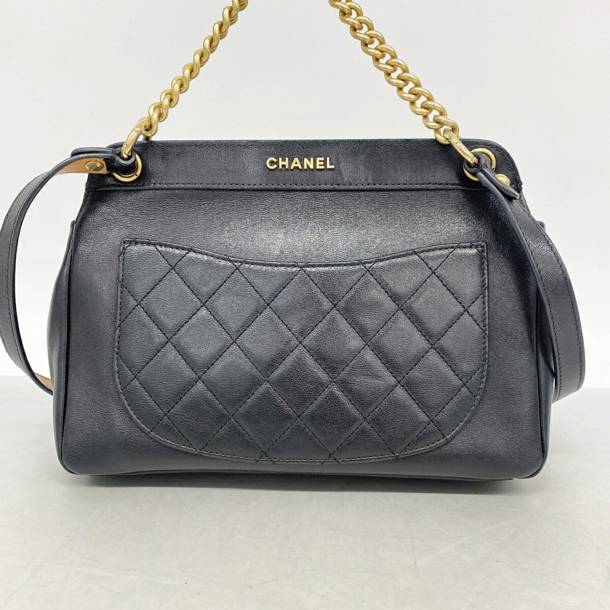 Chanel Black Leather Handbag (Pre-Owned)
