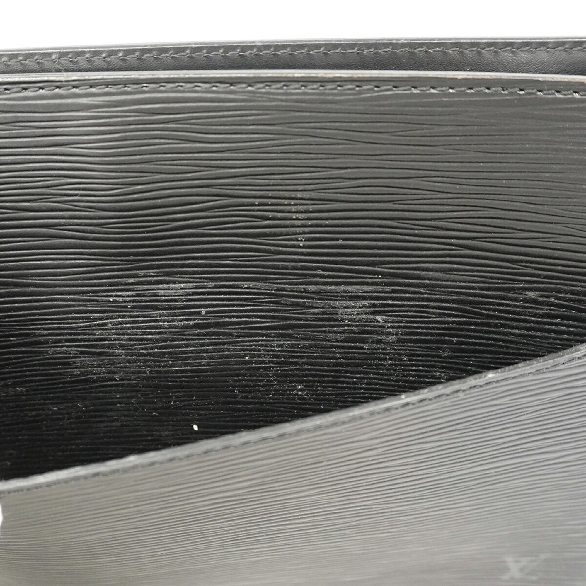 Louis Vuitton Noir Clutch Bag (Pre-Owned)