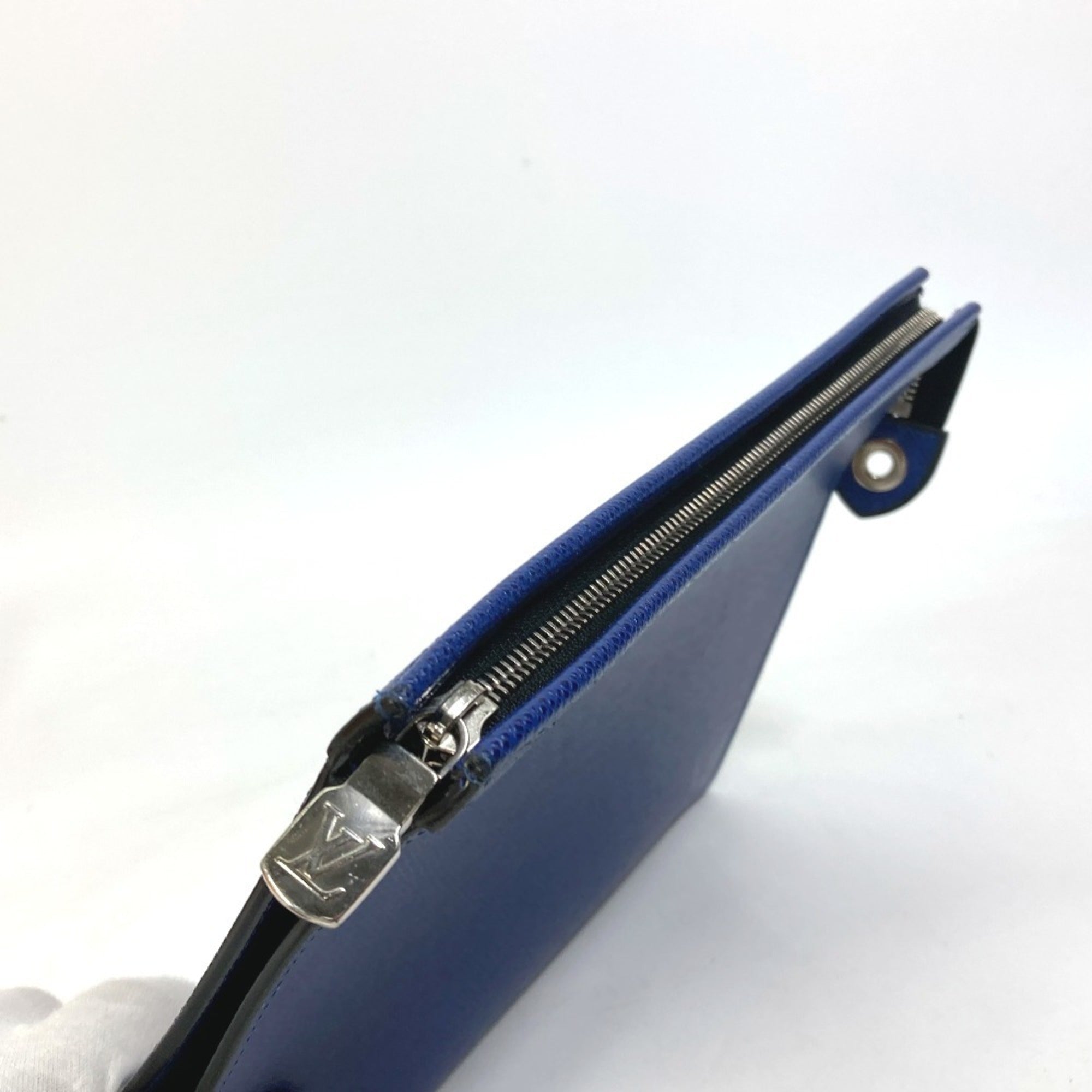 Louis Vuitton Taiga Blue Taiga Leather Pouch (Pre-Owned)