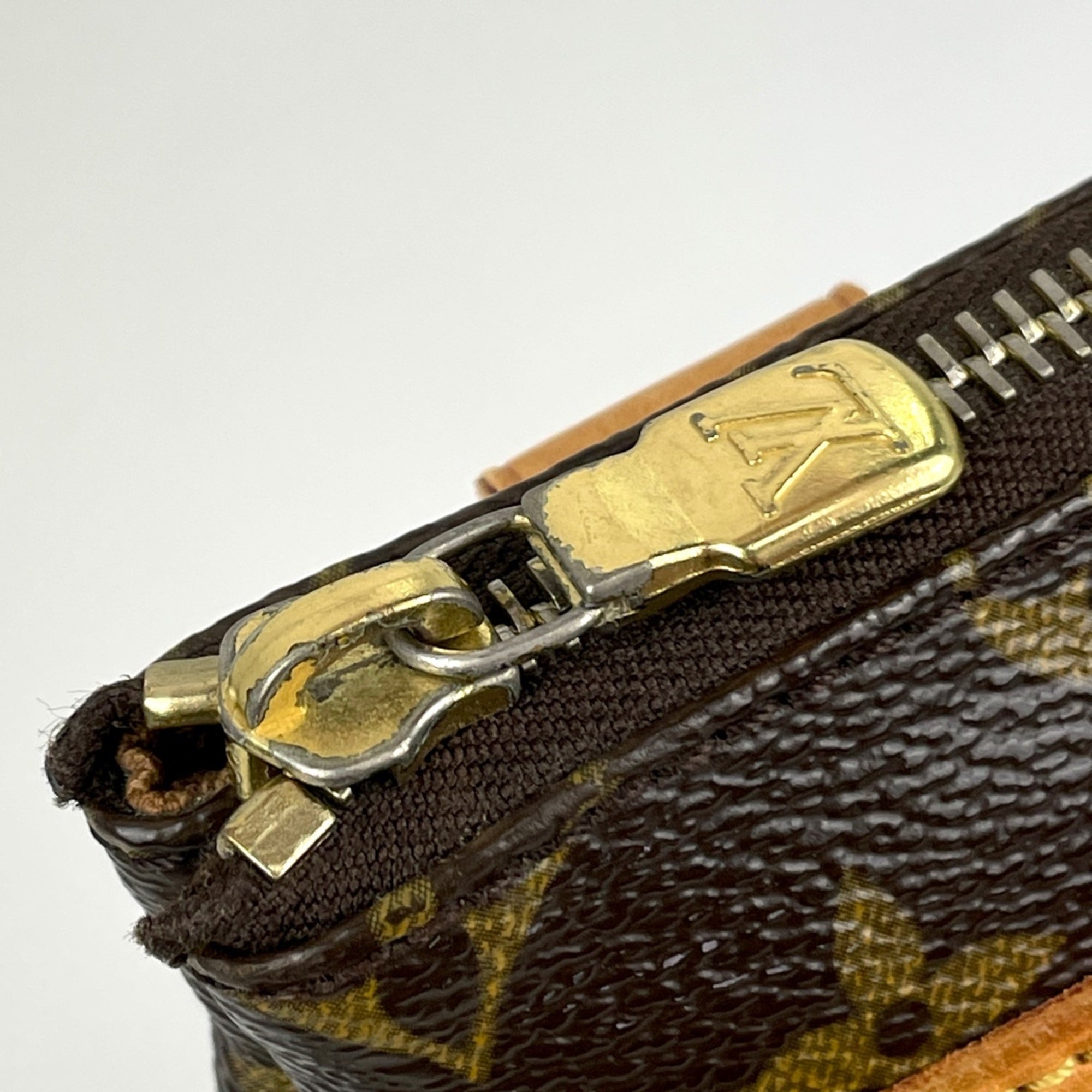 Louis Vuitton Brown Monogram Pochette Shoulder Bag (Pre-Owned)