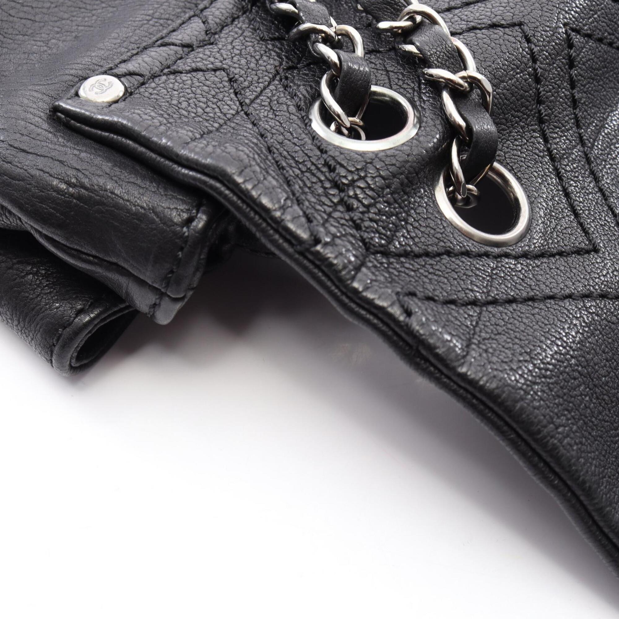 Chanel Black Leather Shoulder Bag (Pre-Owned)