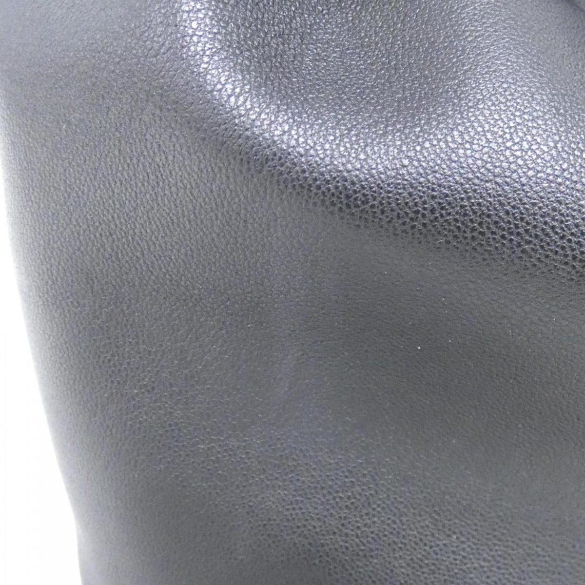 Loewe Black Leather Shoulder Bag (Pre-Owned)