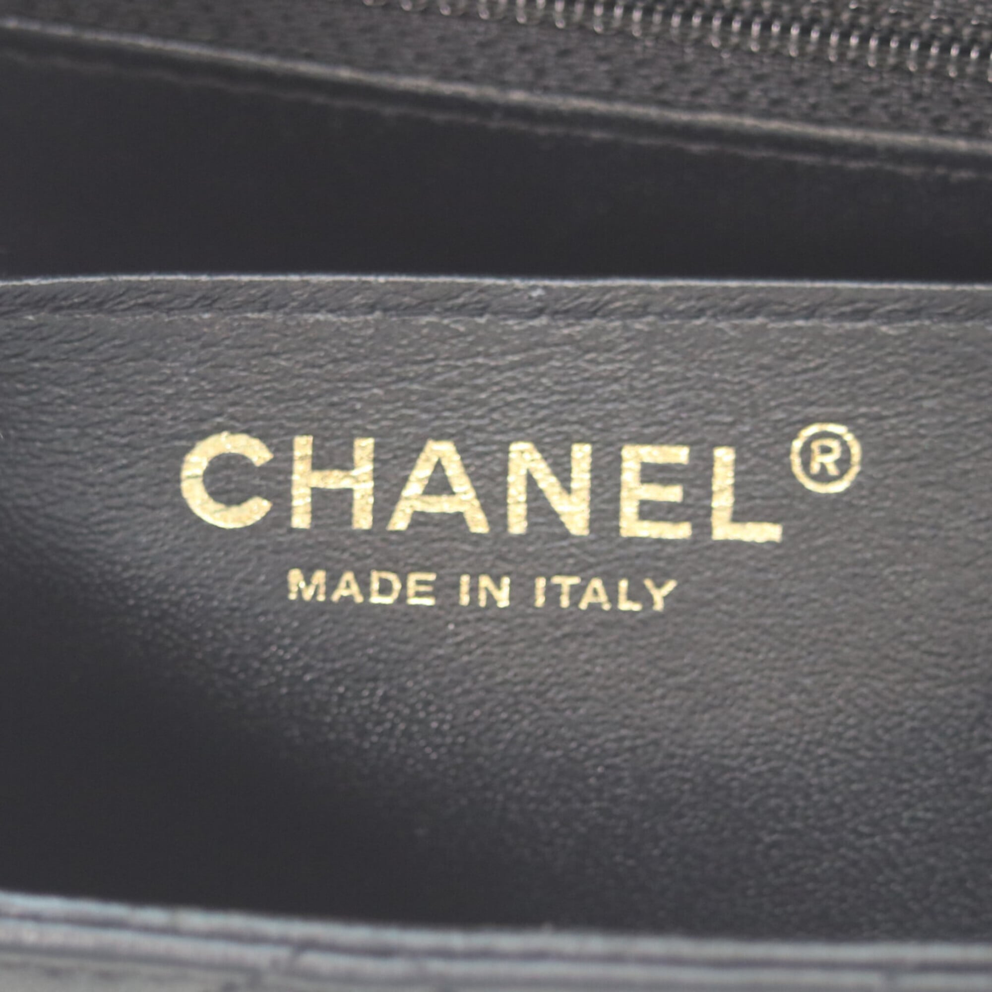 Chanel Black Leather Shoulder Bag (Pre-Owned)