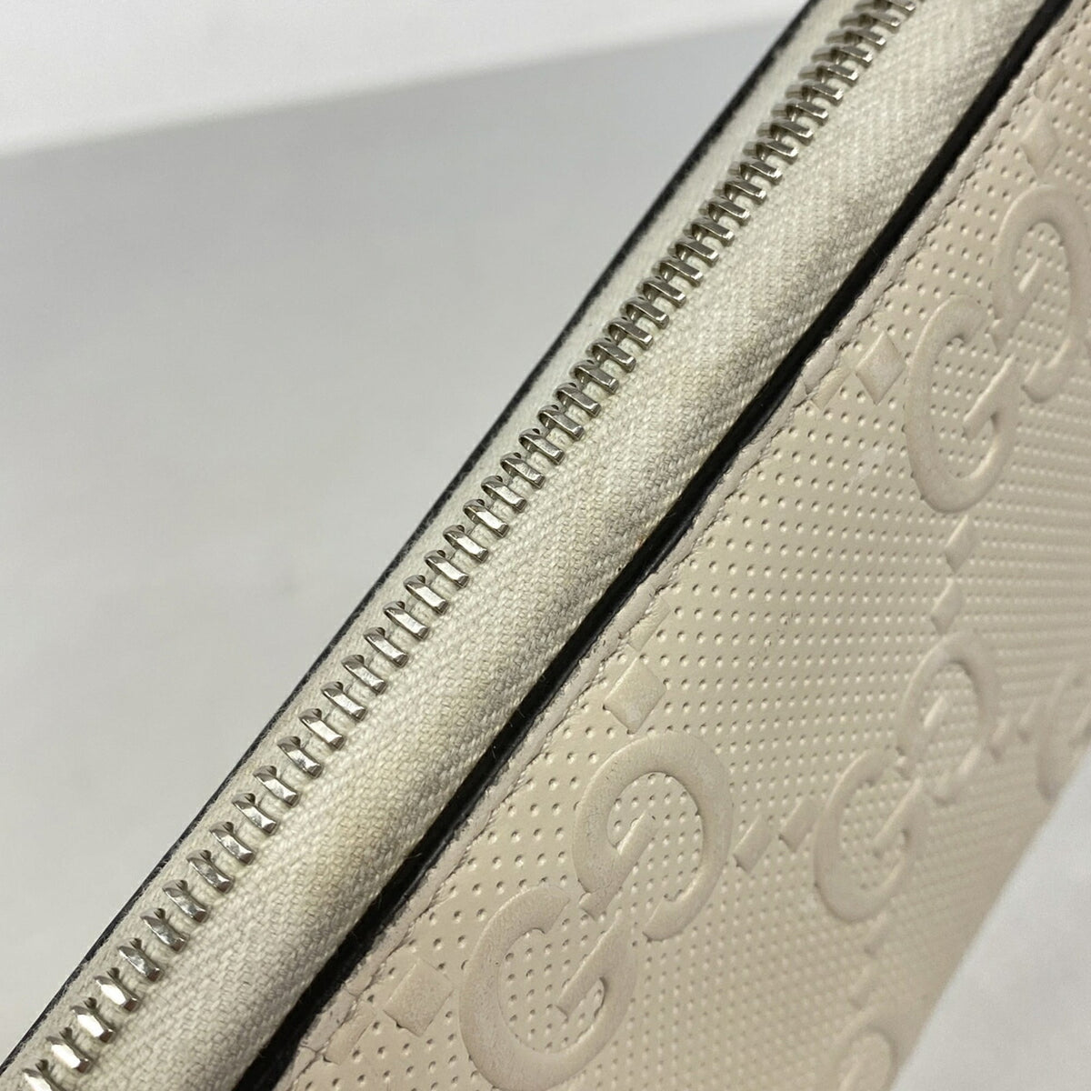 Gucci Ivory Leather Long Wallet (Bi-Fold) (Pre-Owned)