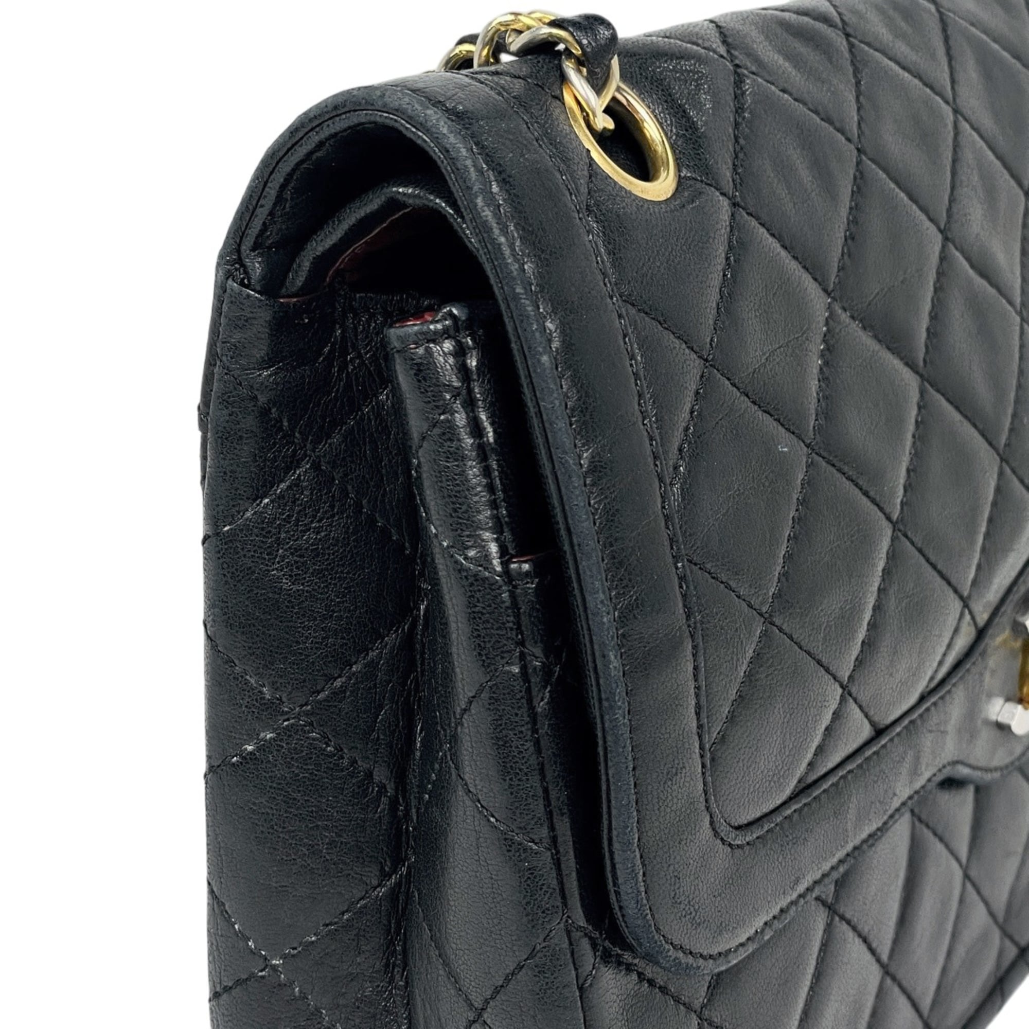 Chanel Matelasse Black Leather Shoulder Bag (Pre-Owned)