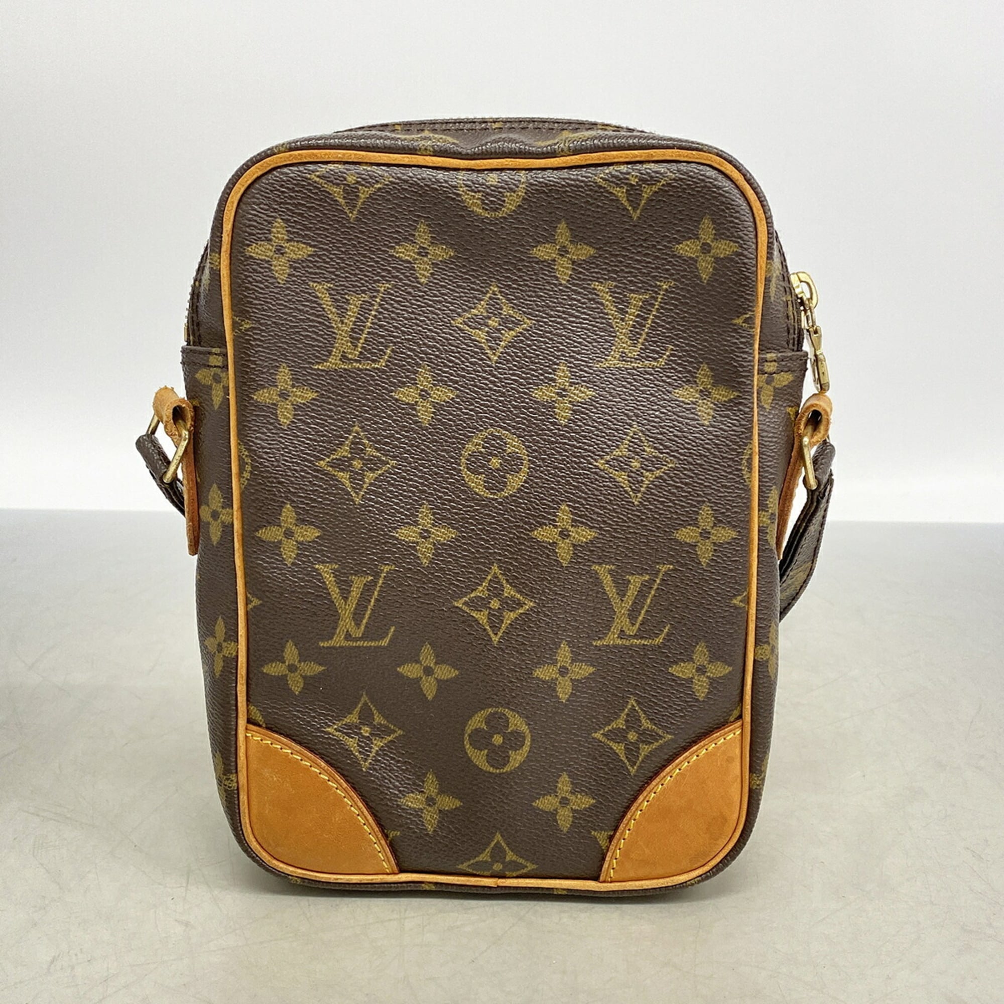 Louis Vuitton Brown Shoulder Bag (Pre-Owned)