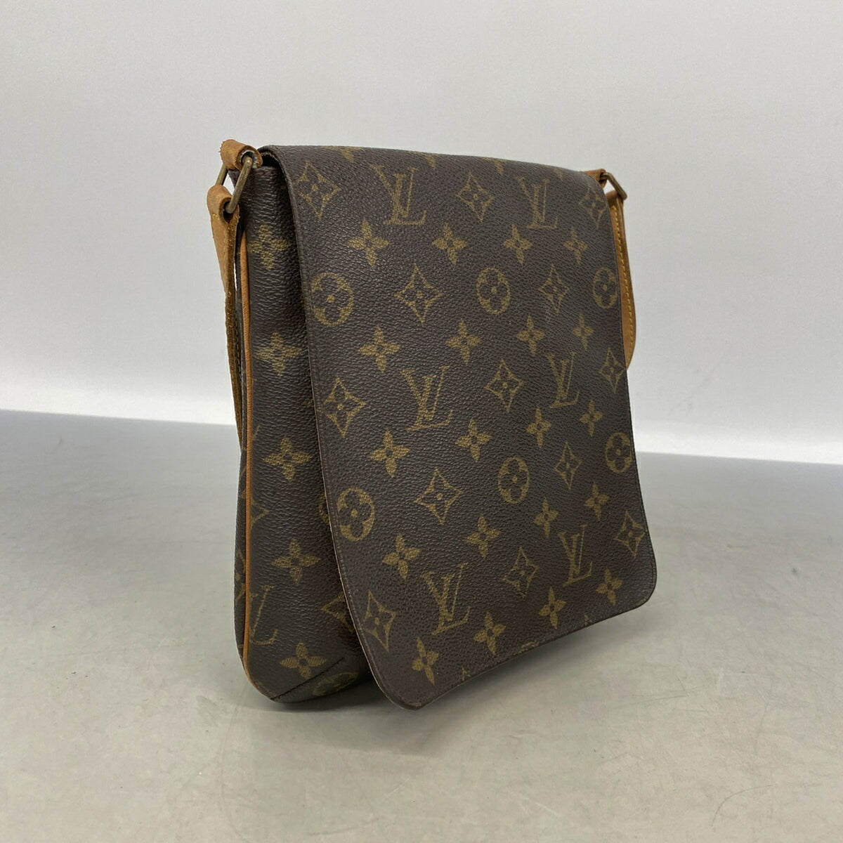 Louis Vuitton Brown Shoulder Bag (Pre-Owned)