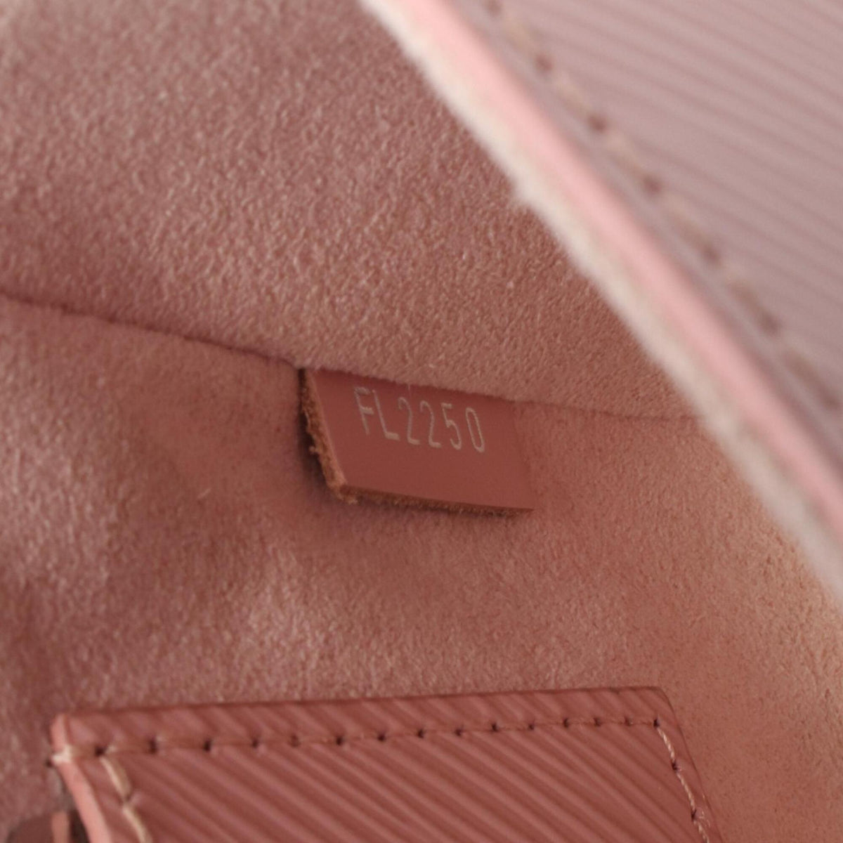 Louis Vuitton Pink Rose Pink Epi Leather Handbag (Pre-Owned)