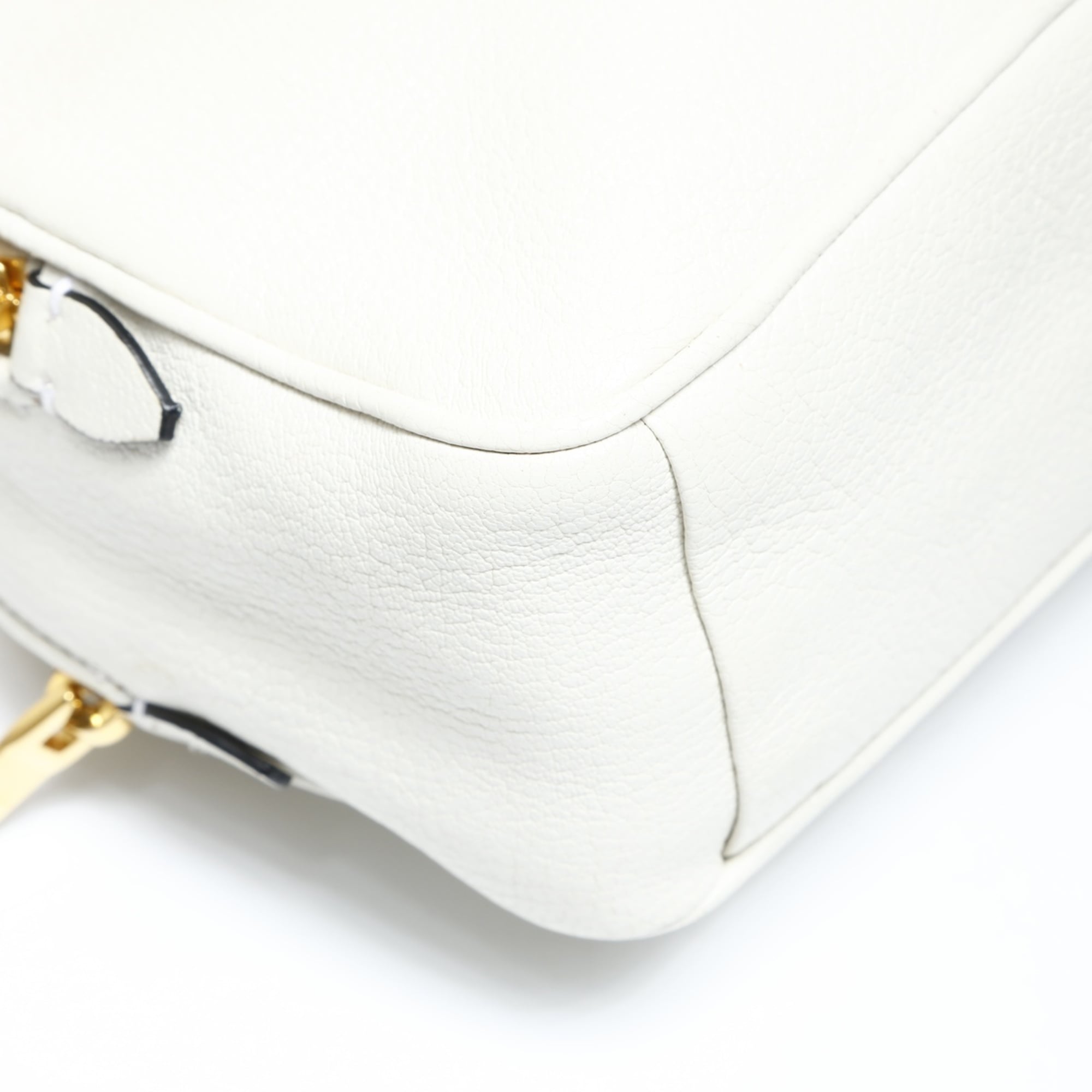 Miu Miu White Leather Shoulder Bag (Pre-Owned)