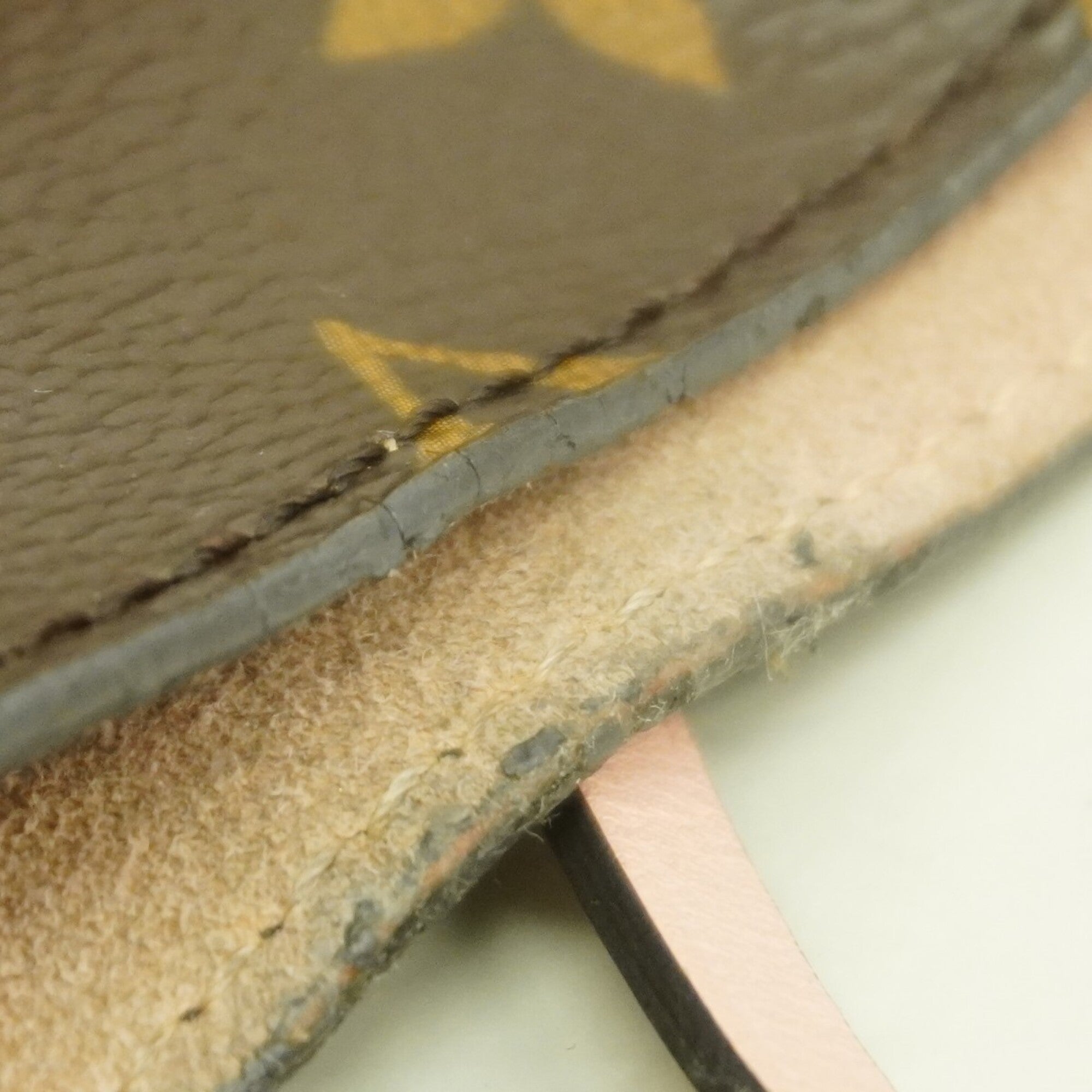 Louis Vuitton Rose Poudre Shoulder Bag (Pre-Owned)