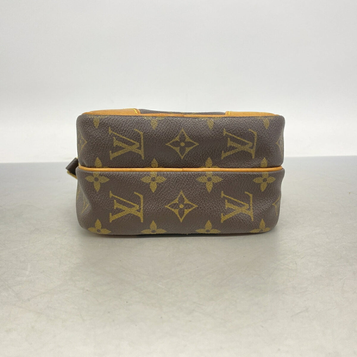 Louis Vuitton Brown Shoulder Bag (Pre-Owned)