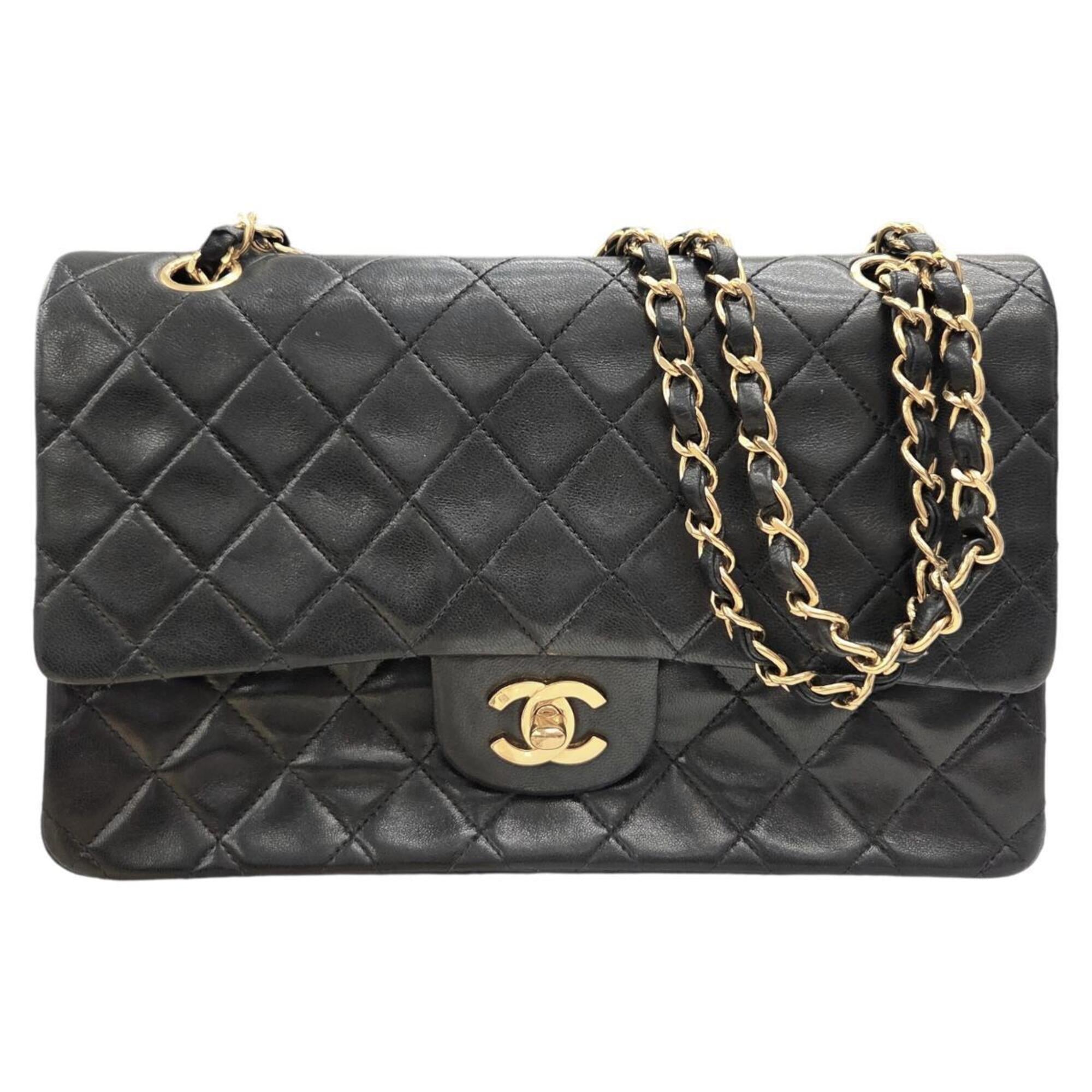 Chanel Matelasse Black Leather Shoulder Bag (Pre-Owned)