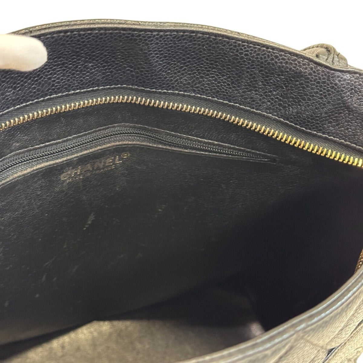 Chanel Black Grained Calfskin Handbag (Pre-Owned)