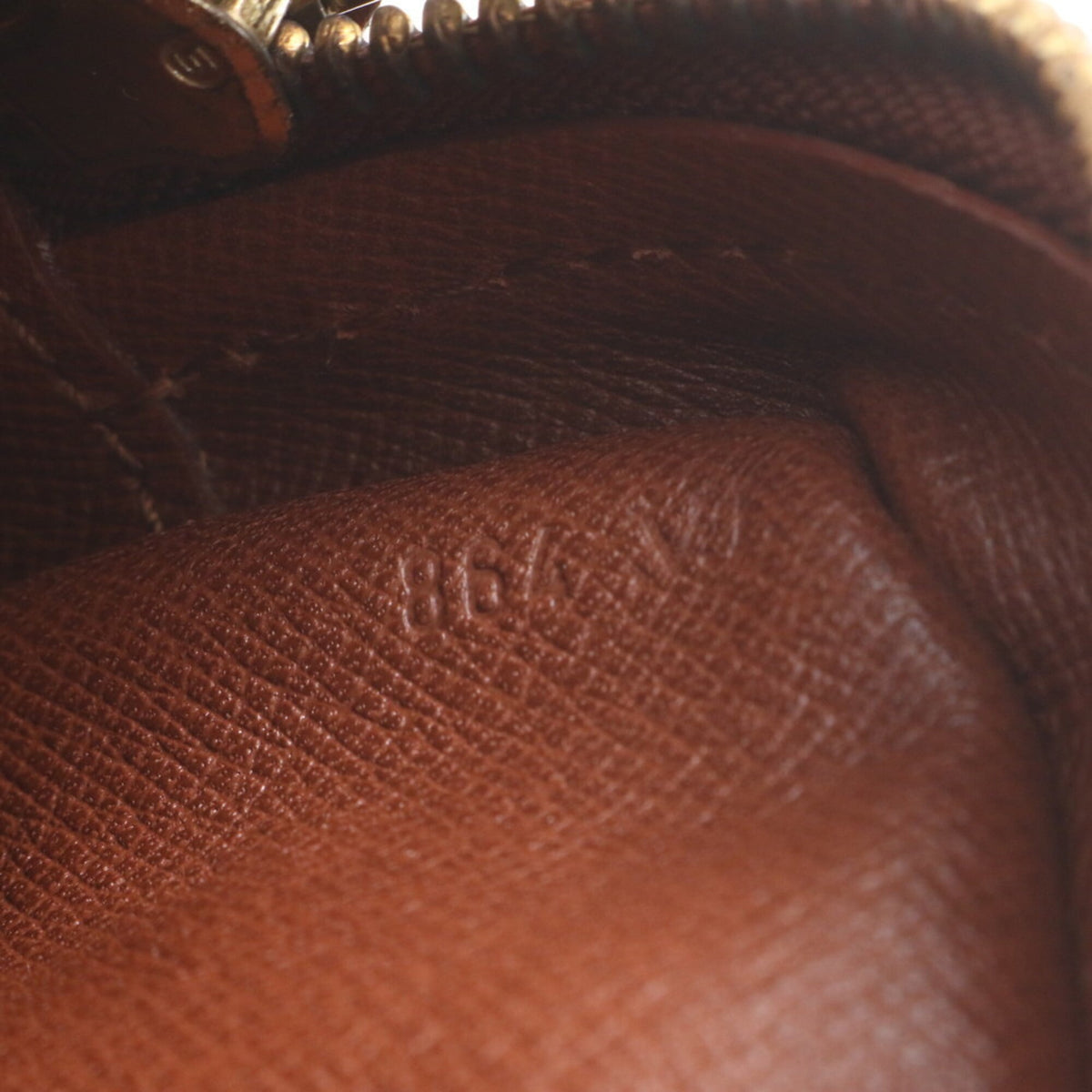 Louis Vuitton Beige Leather Crossbody Bag Shoulder Bag (Pre-Owned)
