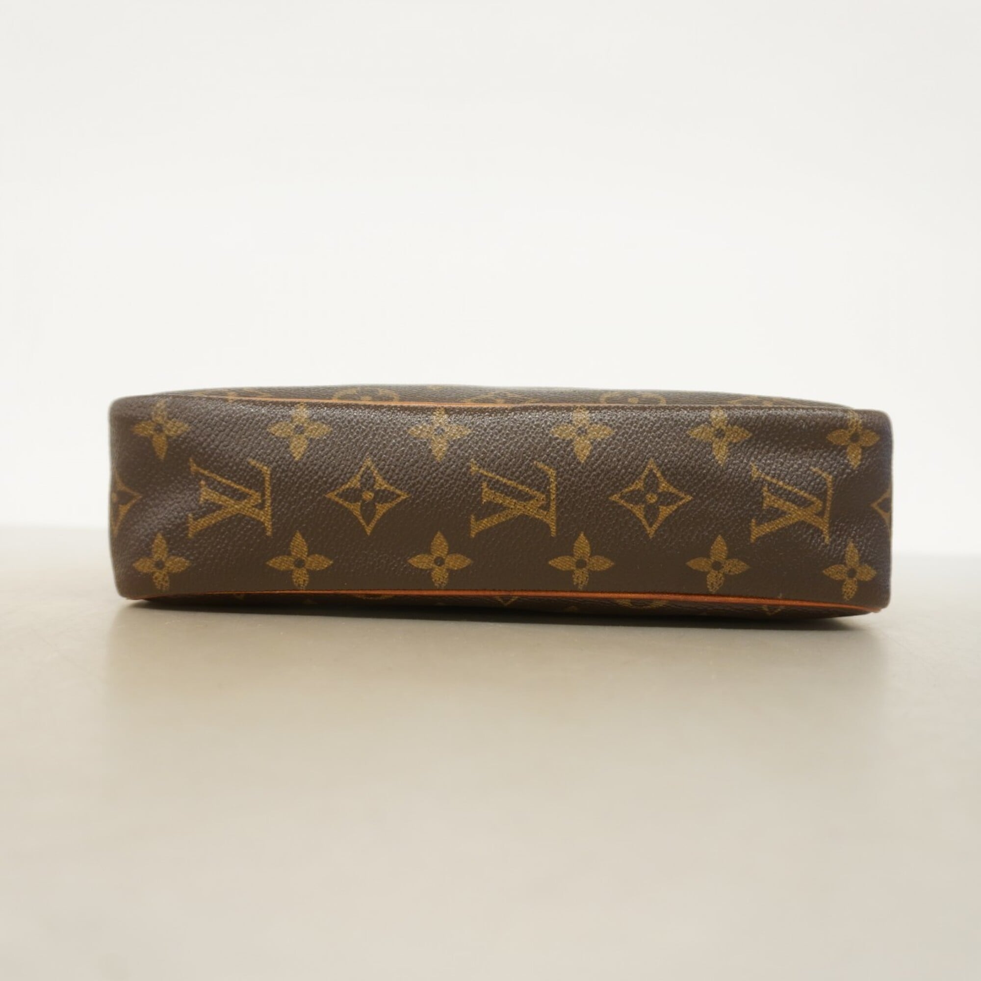 Louis Vuitton Brown Clutch Bag (Pre-Owned)