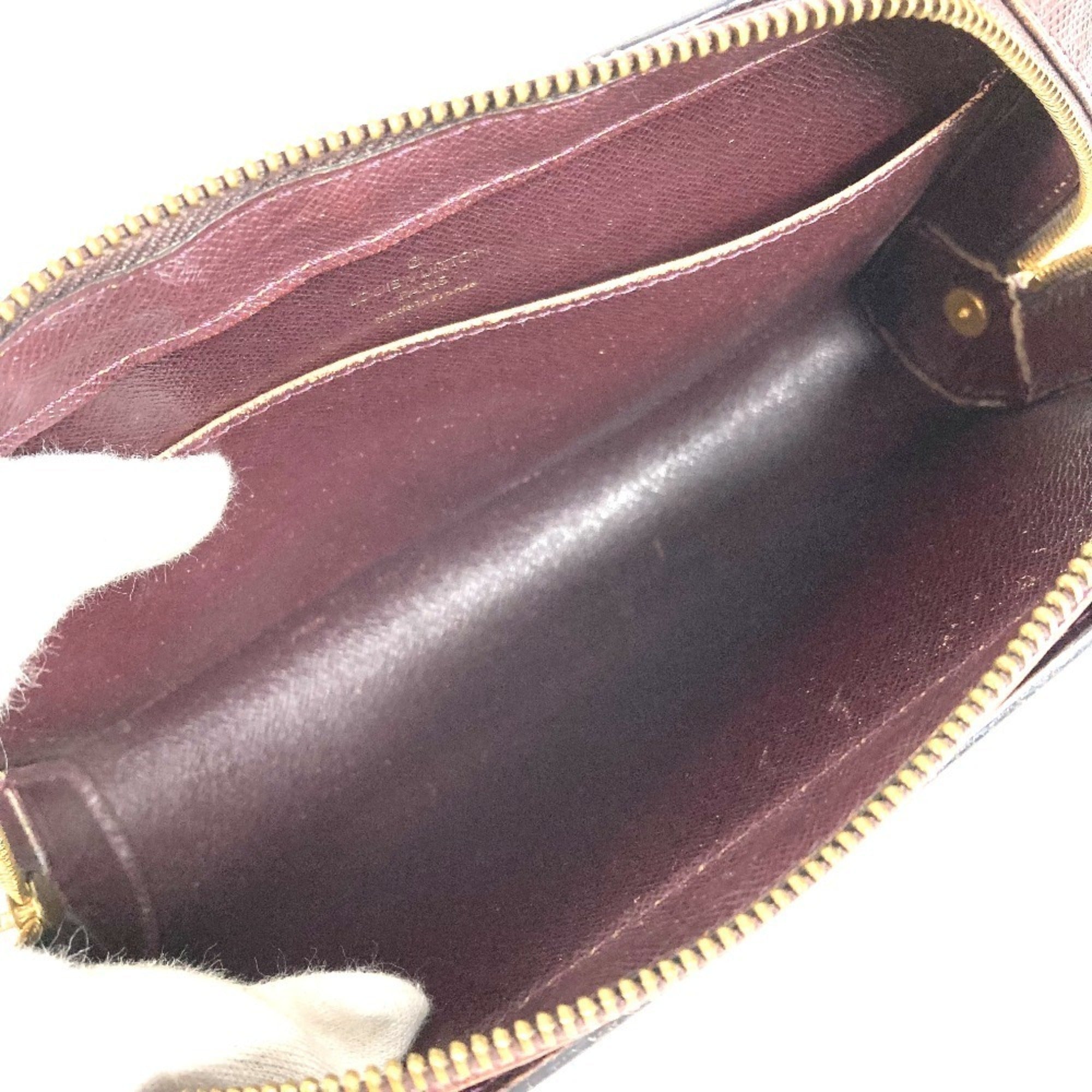 Louis Vuitton Acajou Purple Taiga Leather Leather Clutch Bag (Pre-Owned)