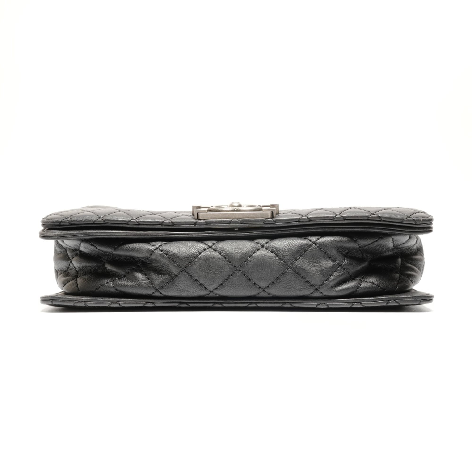 Chanel Black Shoulder Bag (Pre-Owned)