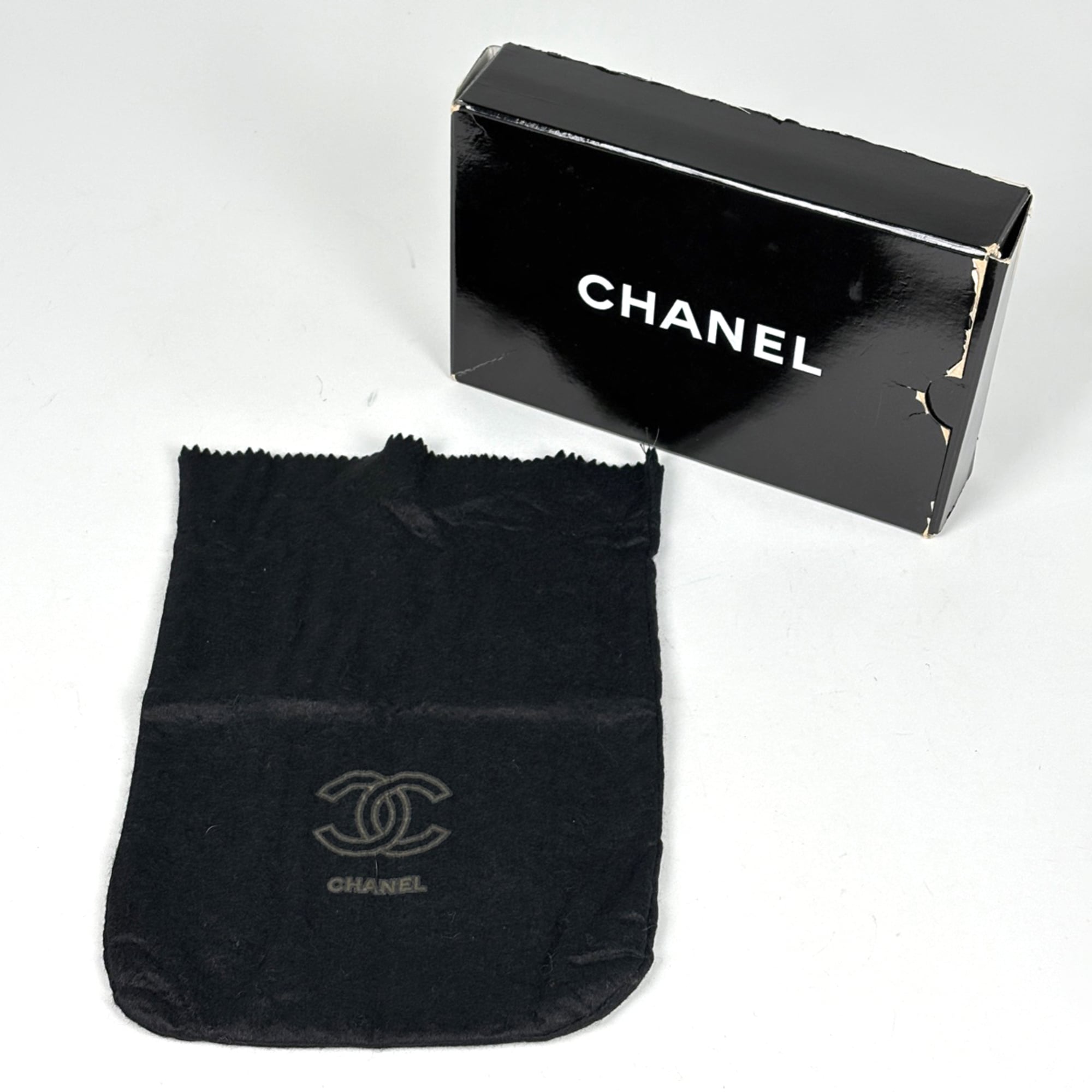 Chanel Black Leather Shoulder Bag (Pre-Owned)