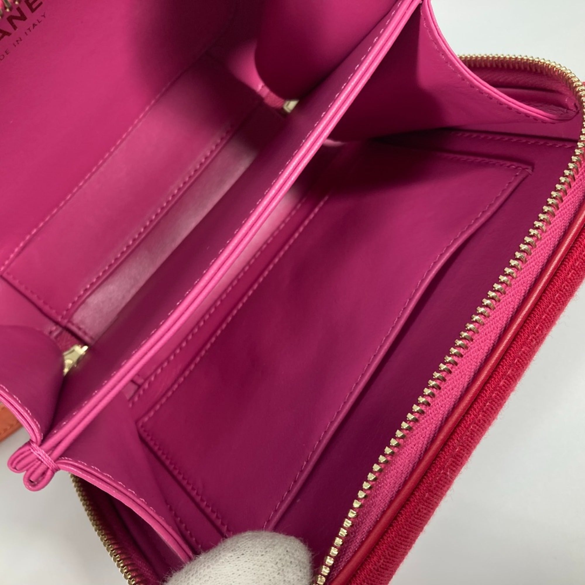 Chanel Red Other Shoulder Bag (Pre-Owned)